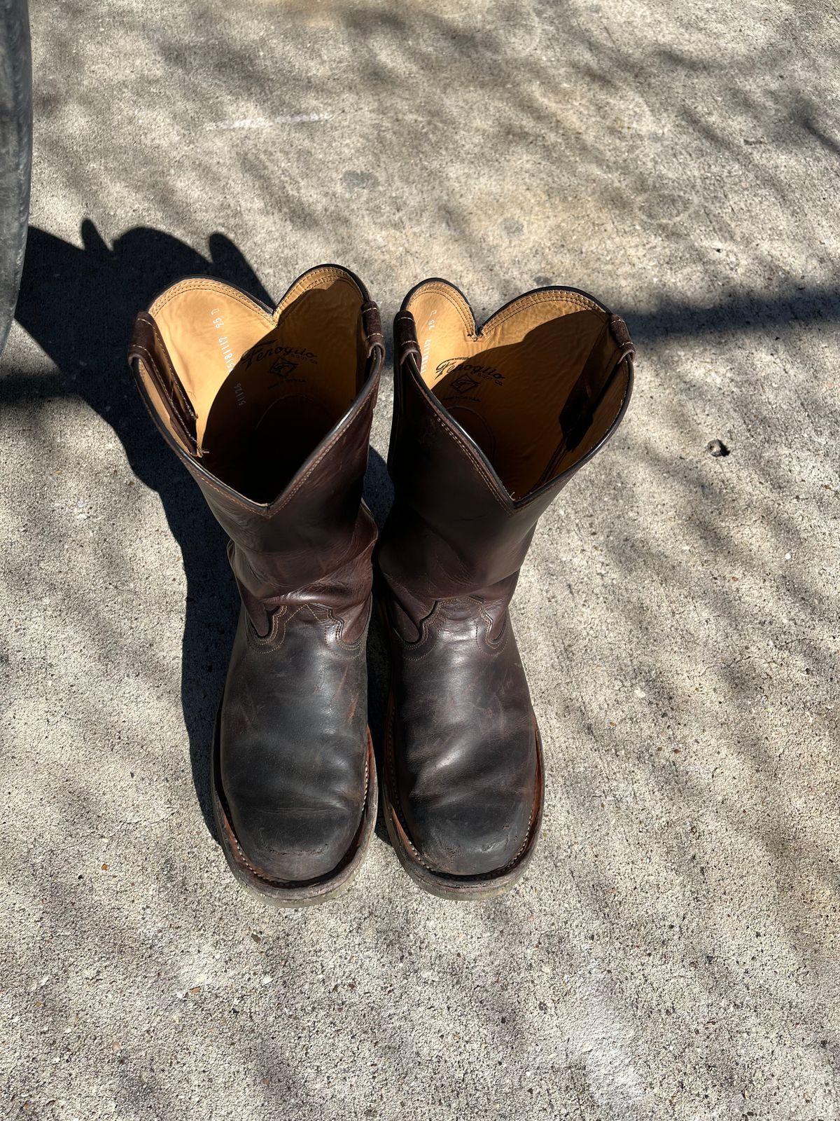 Photo by horriblepapas10 on January 6, 2023 of the Fenoglio Round Toe Work Boots in Chocolate Fuji.