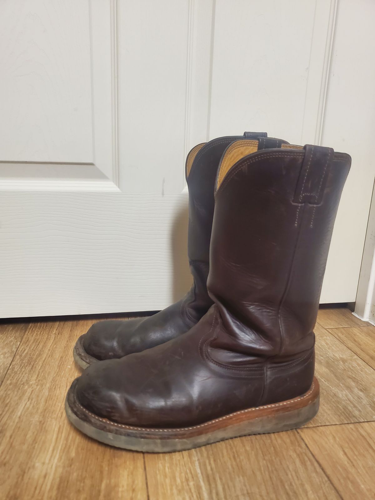 Photo by horriblepapas10 on February 6, 2023 of the Fenoglio Round Toe Work Boots in Chocolate Fuji.