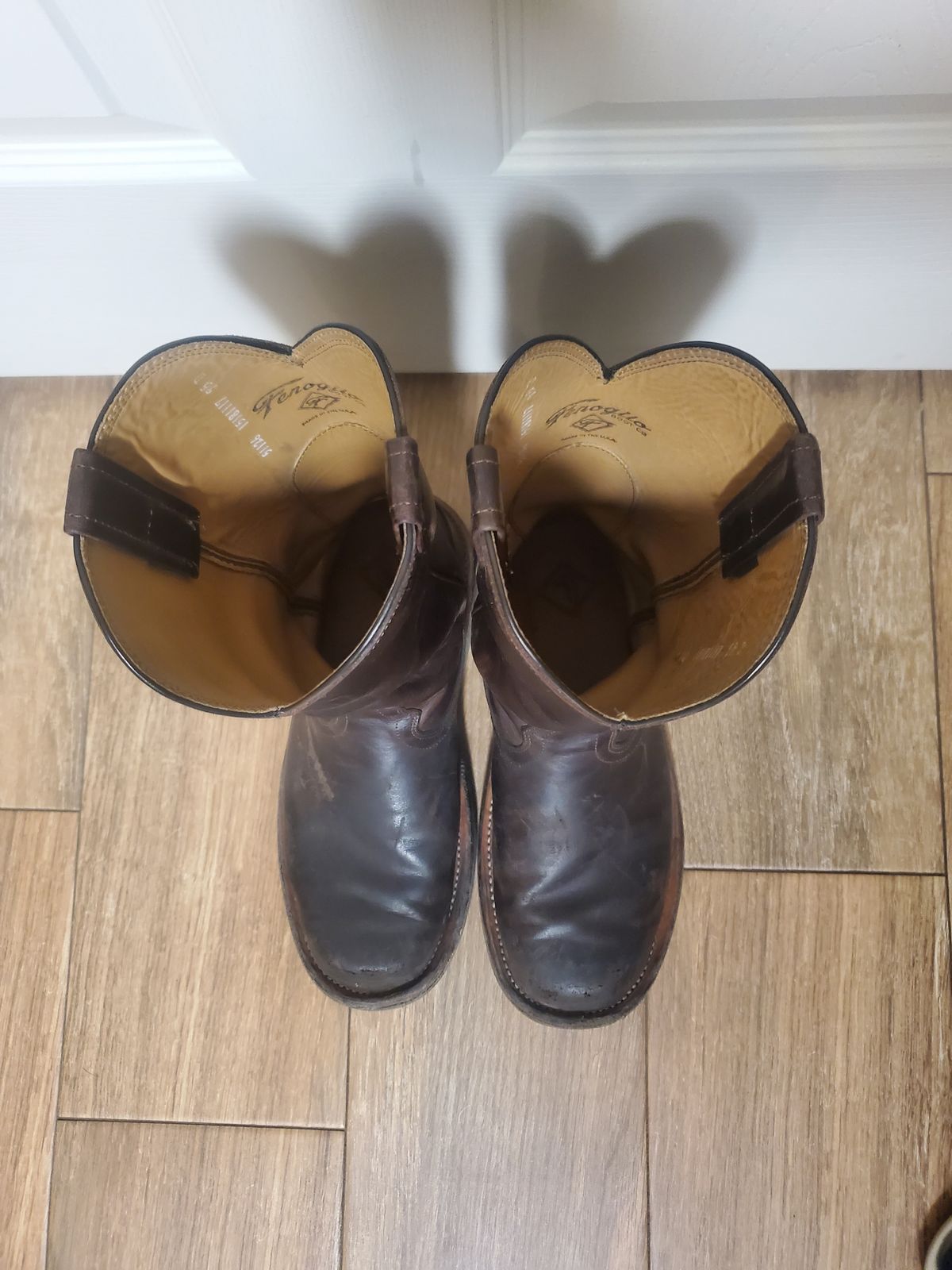 Photo by horriblepapas10 on February 6, 2023 of the Fenoglio Round Toe Work Boots in Chocolate Fuji.