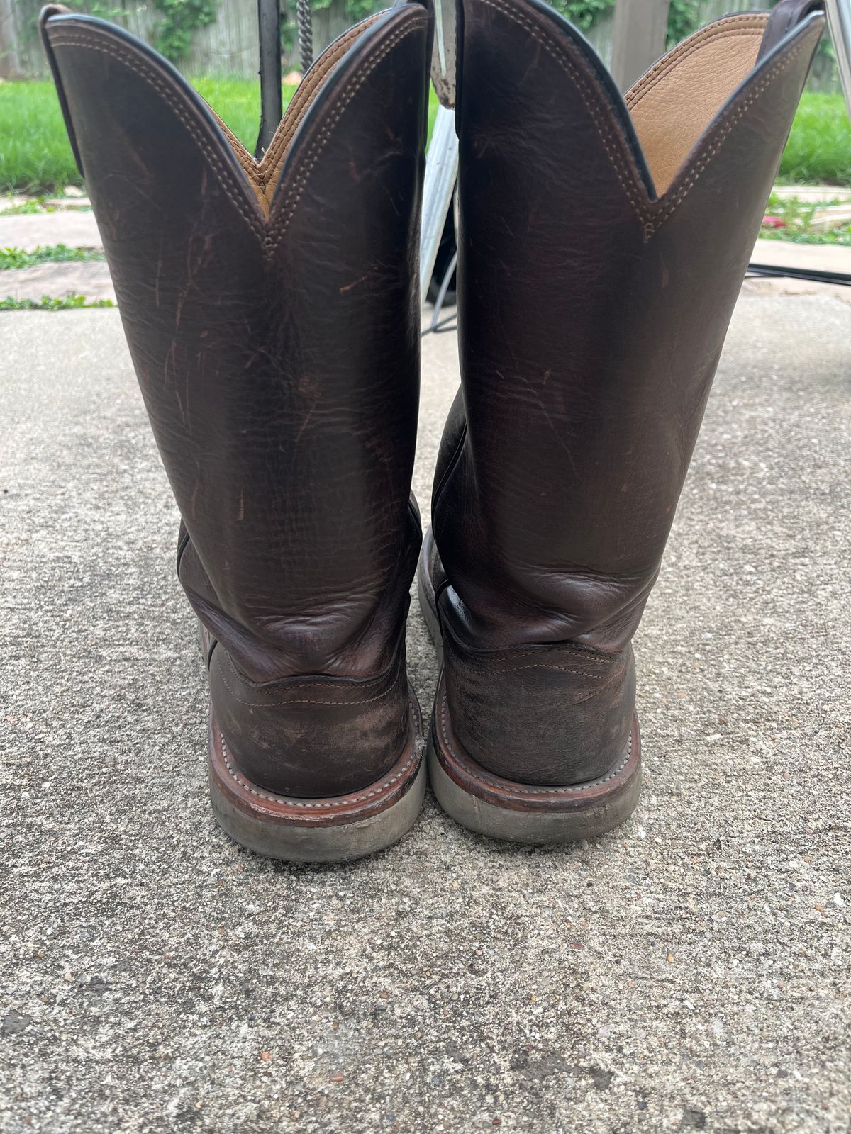 Photo by horriblepapas10 on April 3, 2023 of the Fenoglio Round Toe Work Boots in Chocolate Fuji.