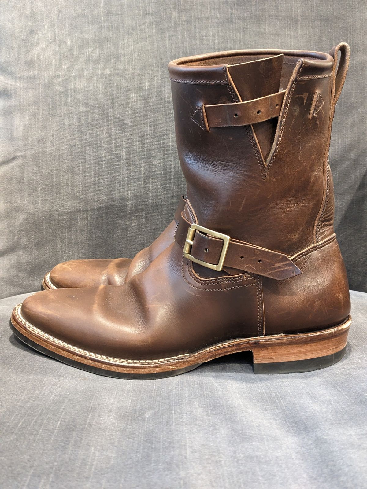 Photo by Trim_Man on February 5, 2023 of the Viberg Engineer in Horween Brown Chromexcel Horsebutt.
