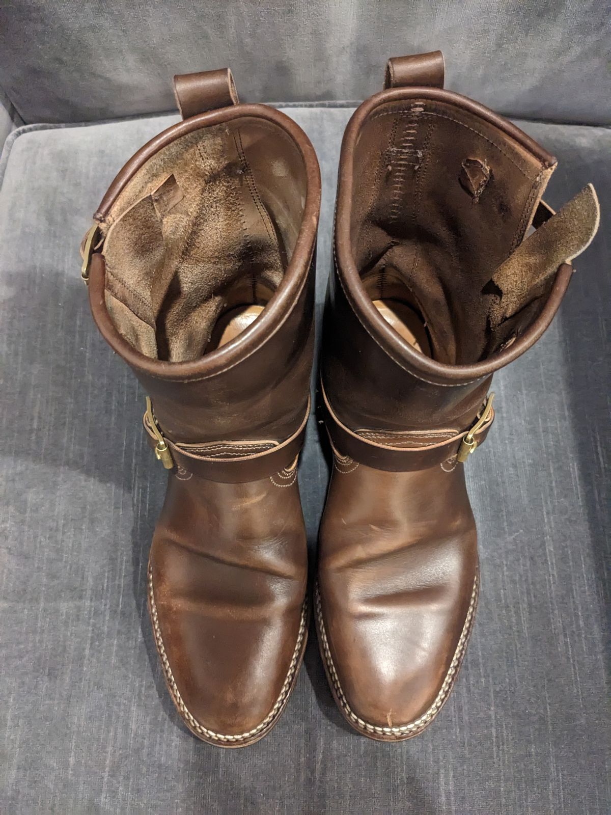 Photo by Trim_Man on March 6, 2023 of the Viberg Engineer in Horween Brown Chromexcel Horsebutt.