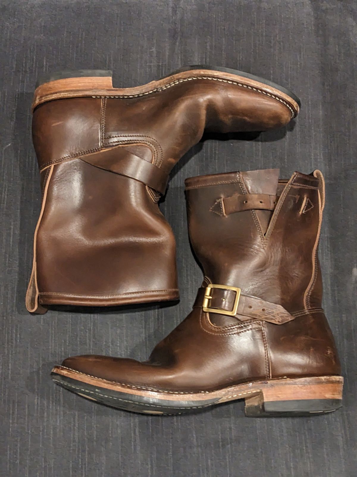 Photo by Trim_Man on April 5, 2023 of the Viberg Engineer in Horween Brown Chromexcel Horsebutt.