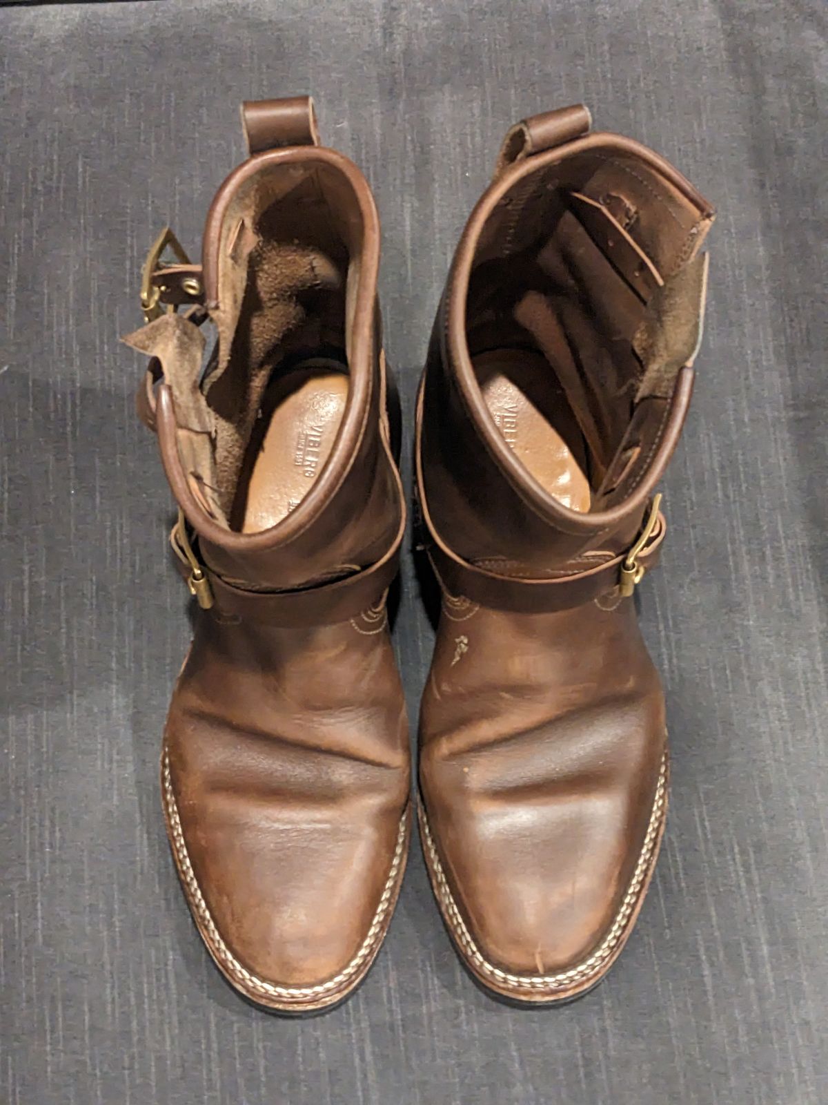 Photo by Trim_Man on April 5, 2023 of the Viberg Engineer in Horween Brown Chromexcel Horsebutt.