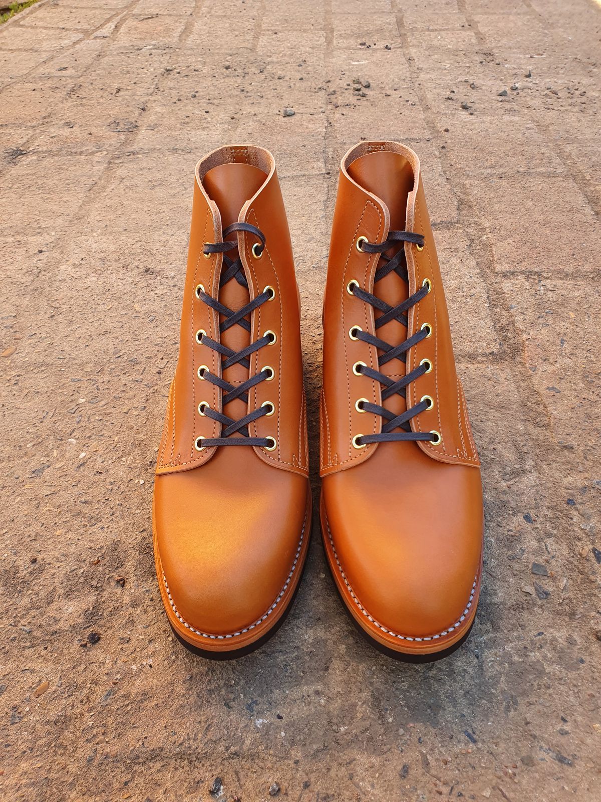 Photo by jasonissm on November 2, 2022 of the Jack & White Brothers Letterman ZERO in Light Brown Oil Wax Steerhide.