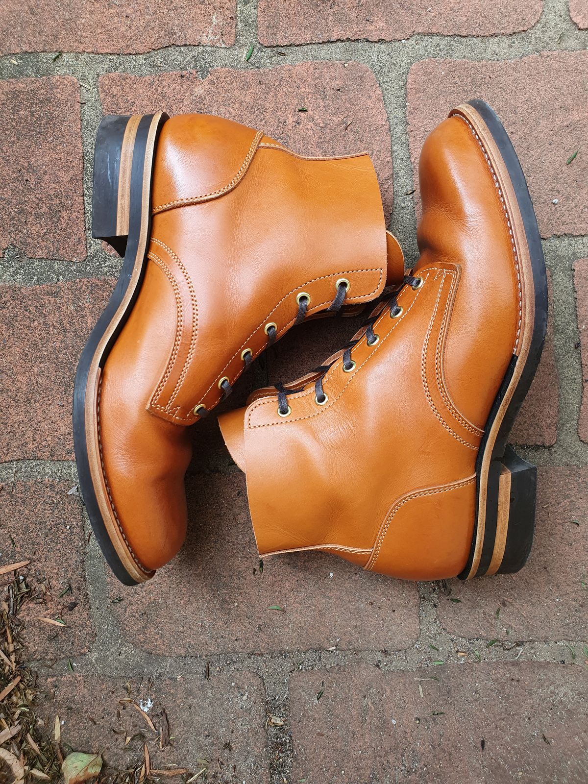 Photo by jasonissm on March 3, 2023 of the Jack & White Brothers Letterman ZERO in Light Brown Oil Wax Steerhide.
