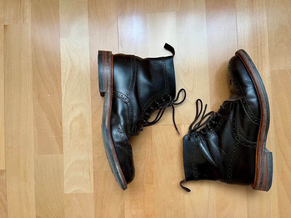 Photo by mr_spud on January 12, 2024 of the Tricker's Stow Country Boot in Cafe Burnished Calf.