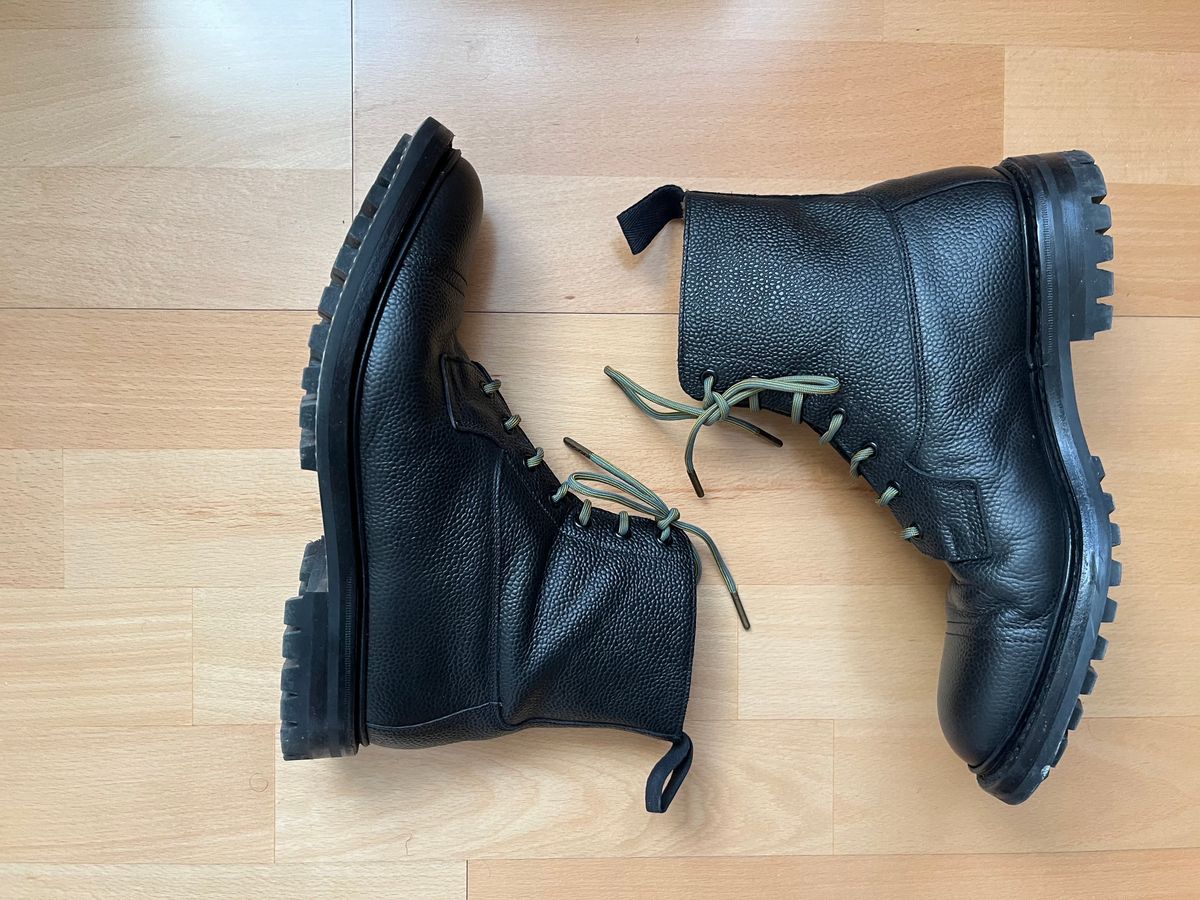 Photo by mr_spud on January 10, 2024 of the Tricker's Grassmere Country Boot in Black Scotch Grain.
