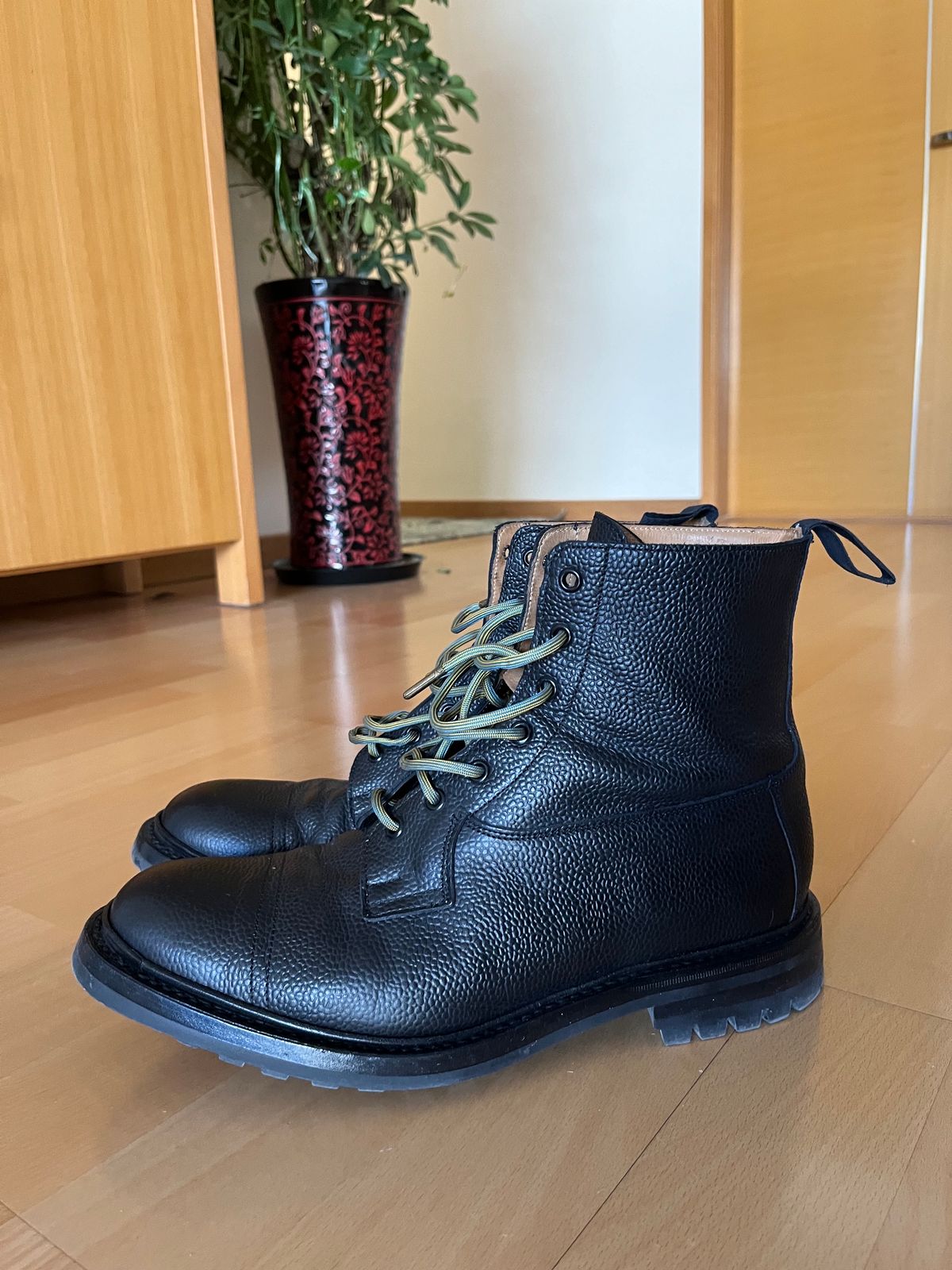 Photo by mr_spud on January 21, 2024 of the Tricker's Grassmere Country Boot in Black Scotch Grain.