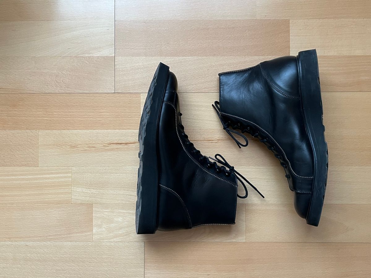 Photo by mr_spud on March 18, 2024 of the Tricker's Ethan Monkey Boot in Horween Black Chromexcel.