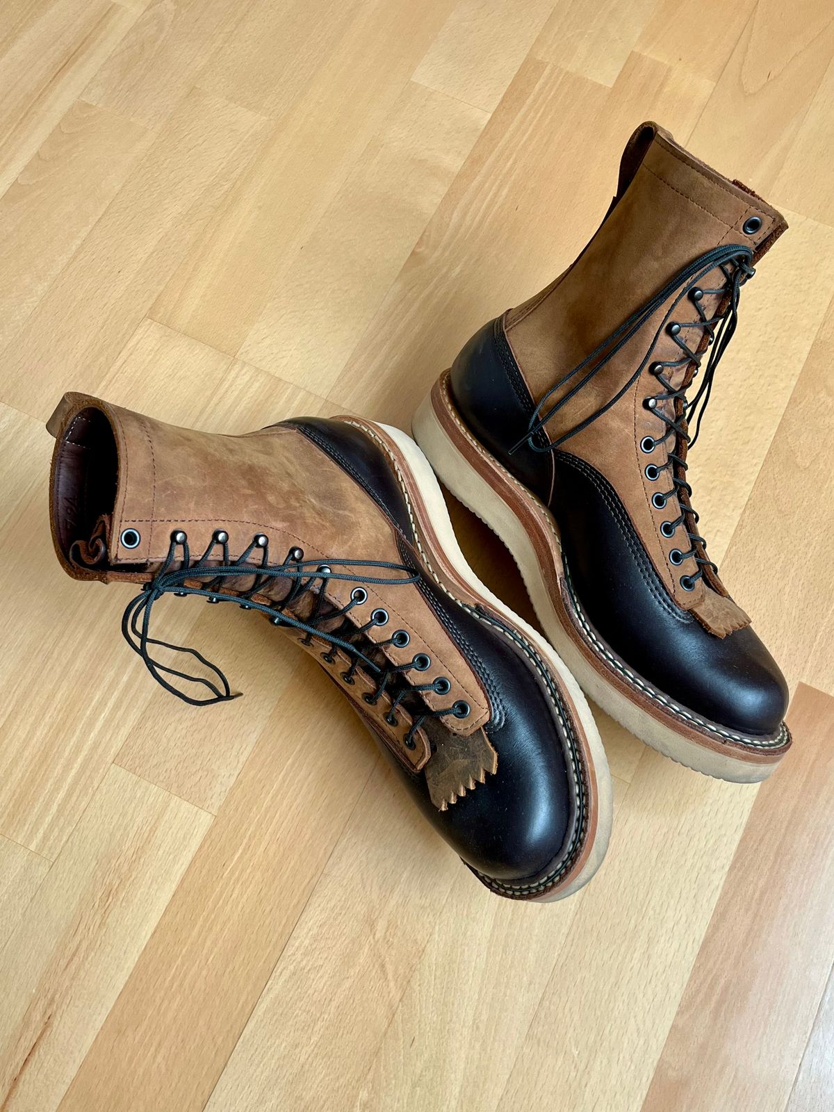 Photo by mr_spud on August 15, 2025 of the White's C350-CS in Seidel Brown Dress & Brown Distress.