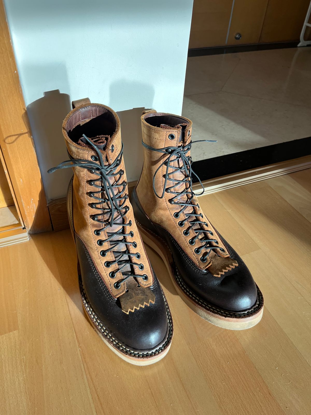 Photo by mr_spud on October 20, 2025 of the White's C350-CS in Seidel Brown Dress & Brown Distress.