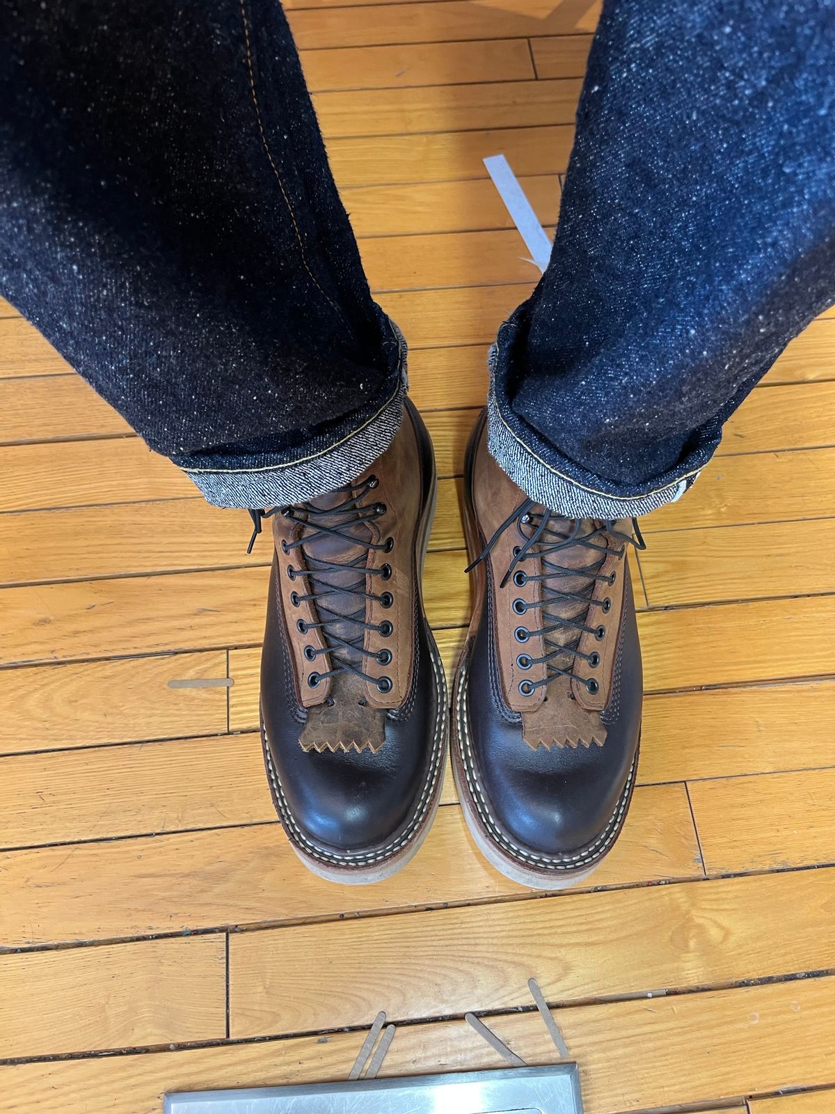 Photo by mr_spud on January 15, 2026 of the White's C350-CS in Seidel Brown Dress & Brown Distress.