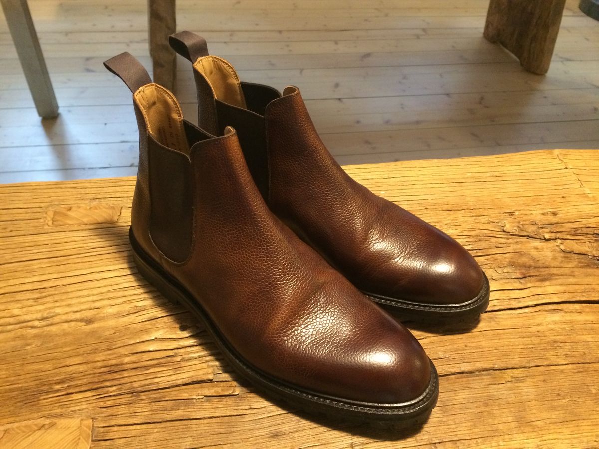 Photo by mr_spud on November 24, 2020 of the Crockett & Jones Chelsea 11 in Dark Brown Scotch Grain.