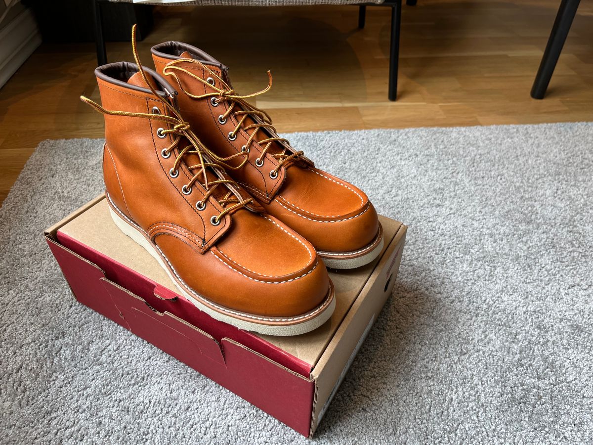 Photo by mr_spud on August 10, 2023 of the Red Wing 6-Inch Classic Moc in S.B. Foot Oro Legacy.