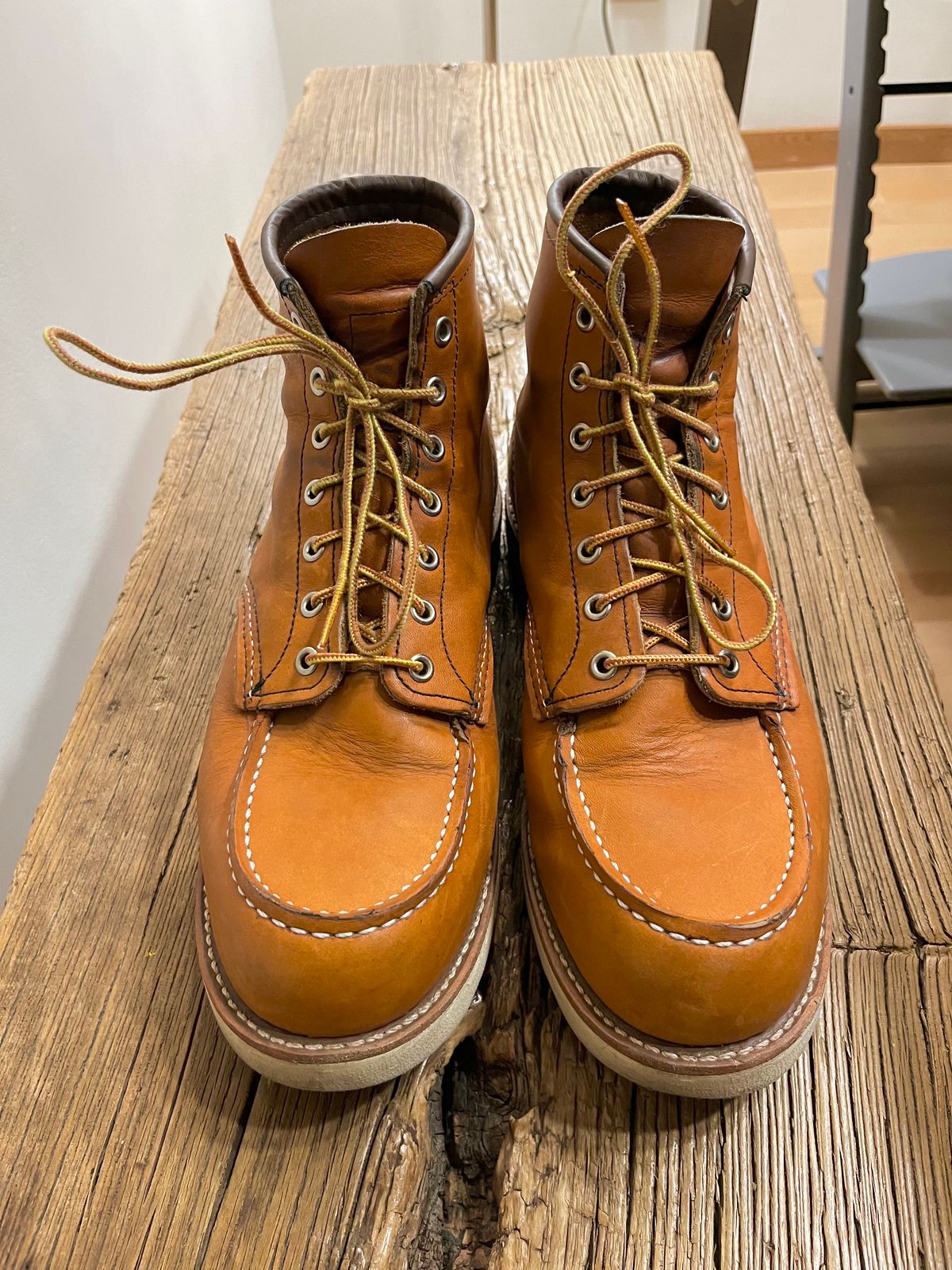 Photo by mr_spud on December 6, 2023 of the Red Wing 6-Inch Classic Moc in S.B. Foot Oro Legacy.