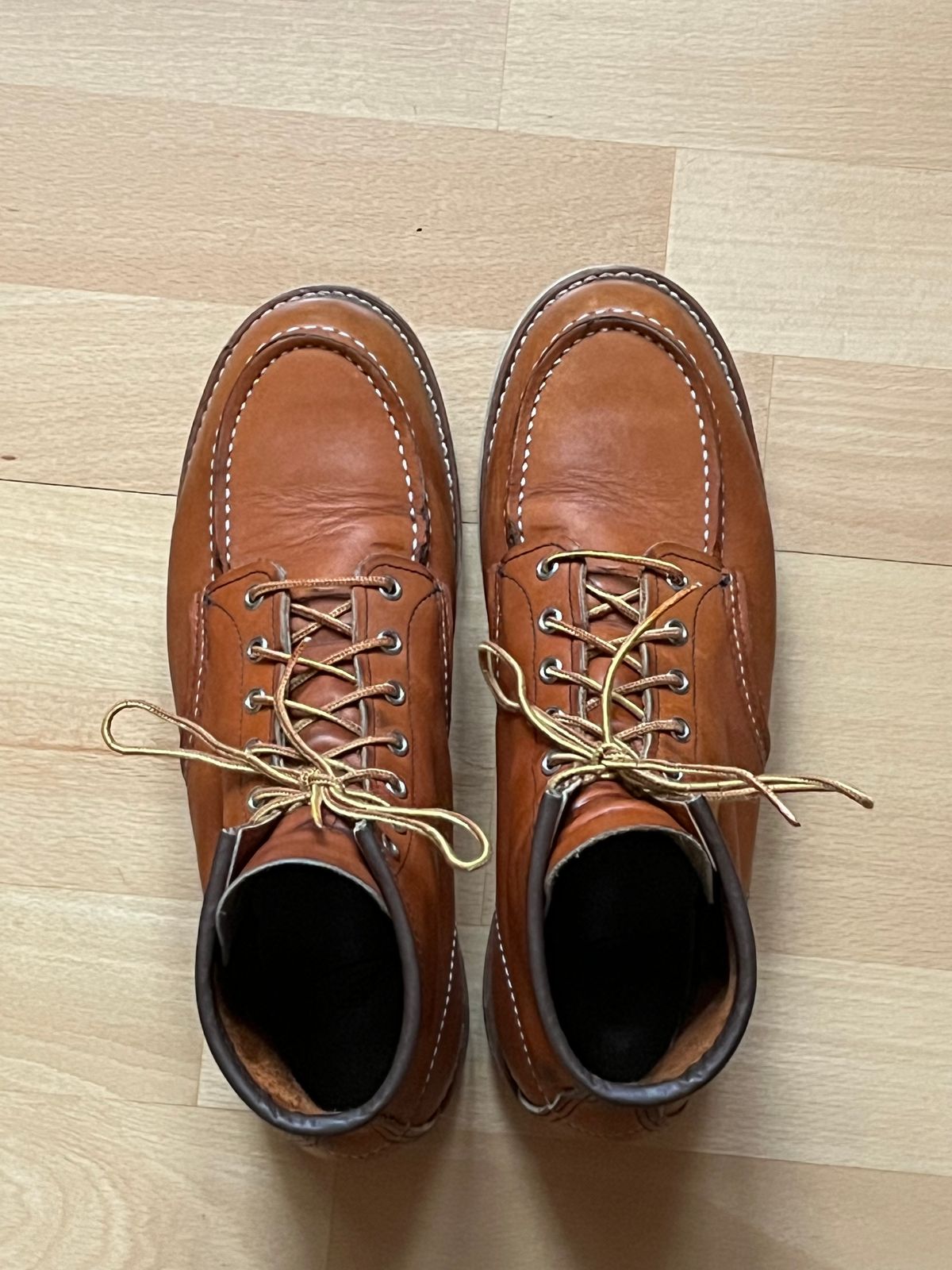 Photo by mr_spud on February 19, 2024 of the Red Wing 6-Inch Classic Moc in S.B. Foot Oro Legacy.