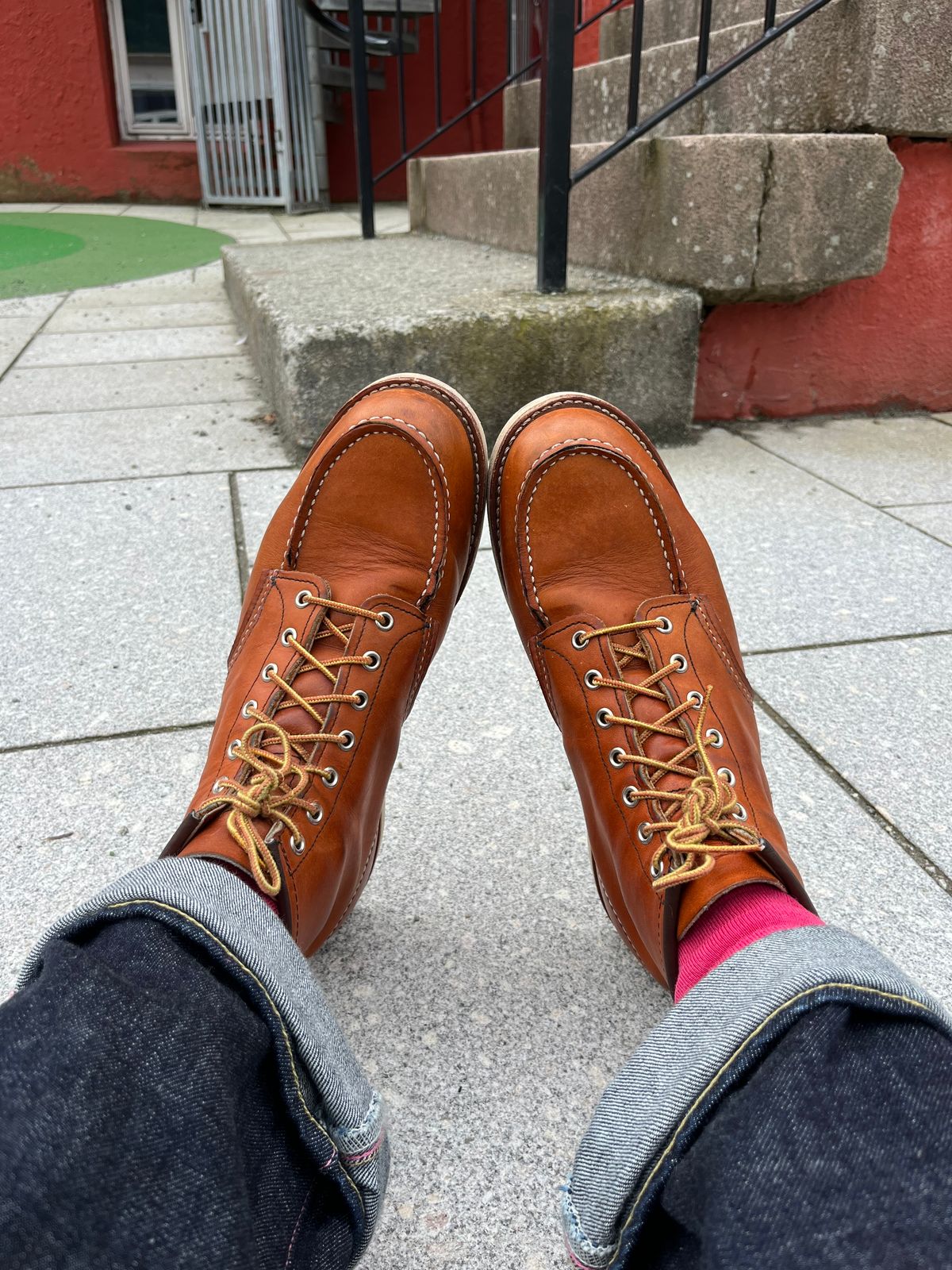 Photo by mr_spud on July 15, 2024 of the Red Wing 6-Inch Classic Moc in S.B. Foot Oro Legacy.