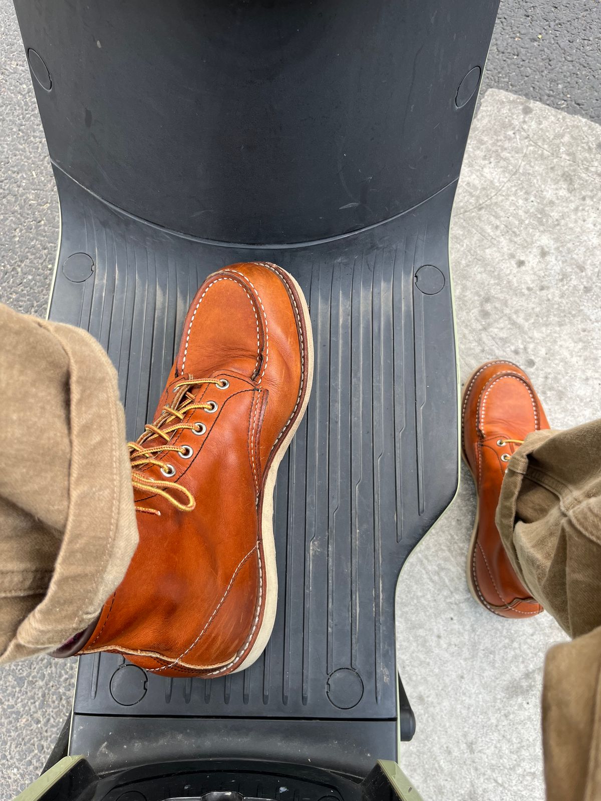 Photo by mr_spud on October 30, 2025 of the Red Wing 6-Inch Classic Moc in S.B. Foot Oro Legacy.