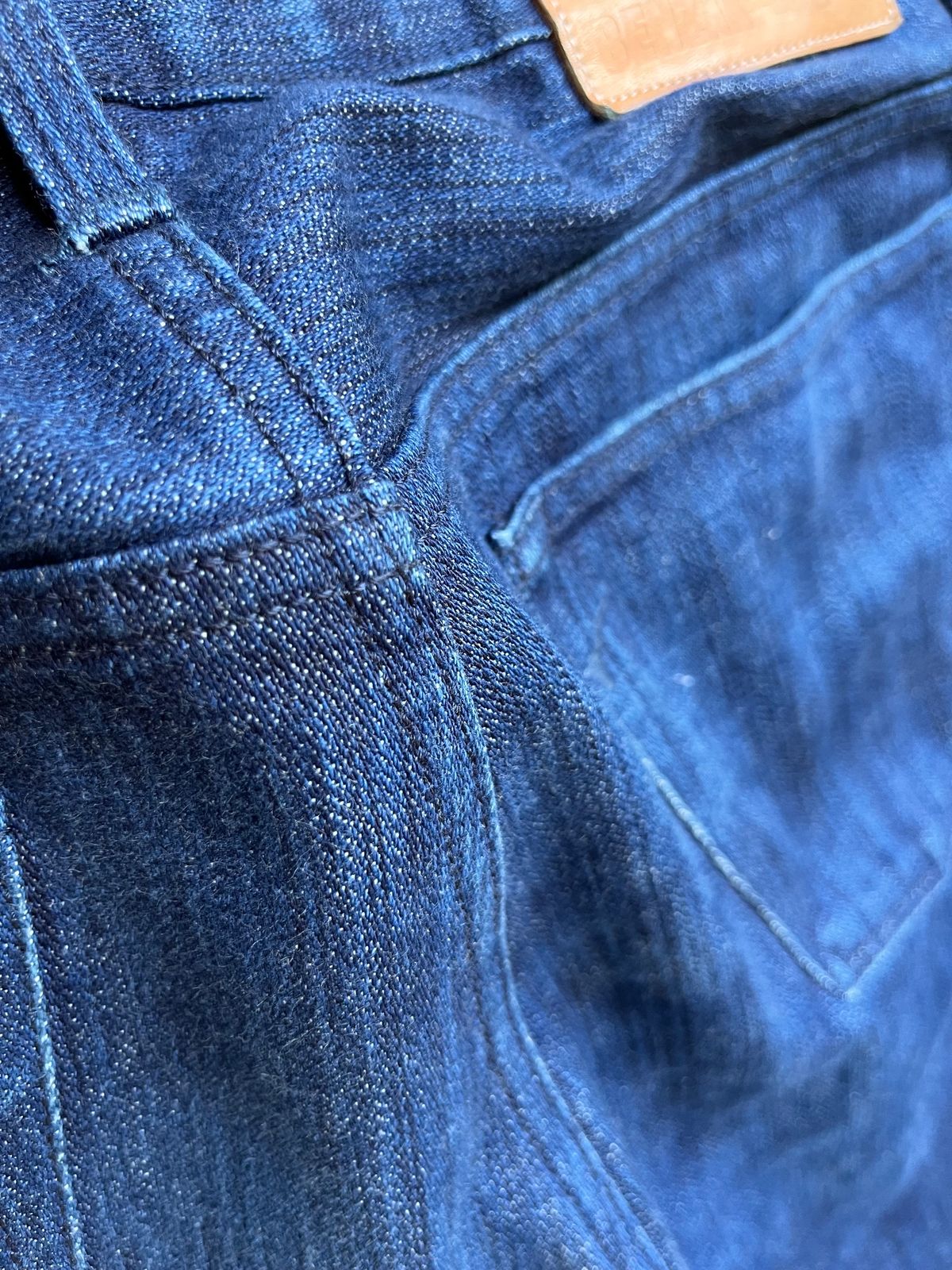 Photo by mr_spud on August 31, 2023 of the Benzak Denim Developers B03 Flame 13 Oz Selvedge in Unknown Material.
