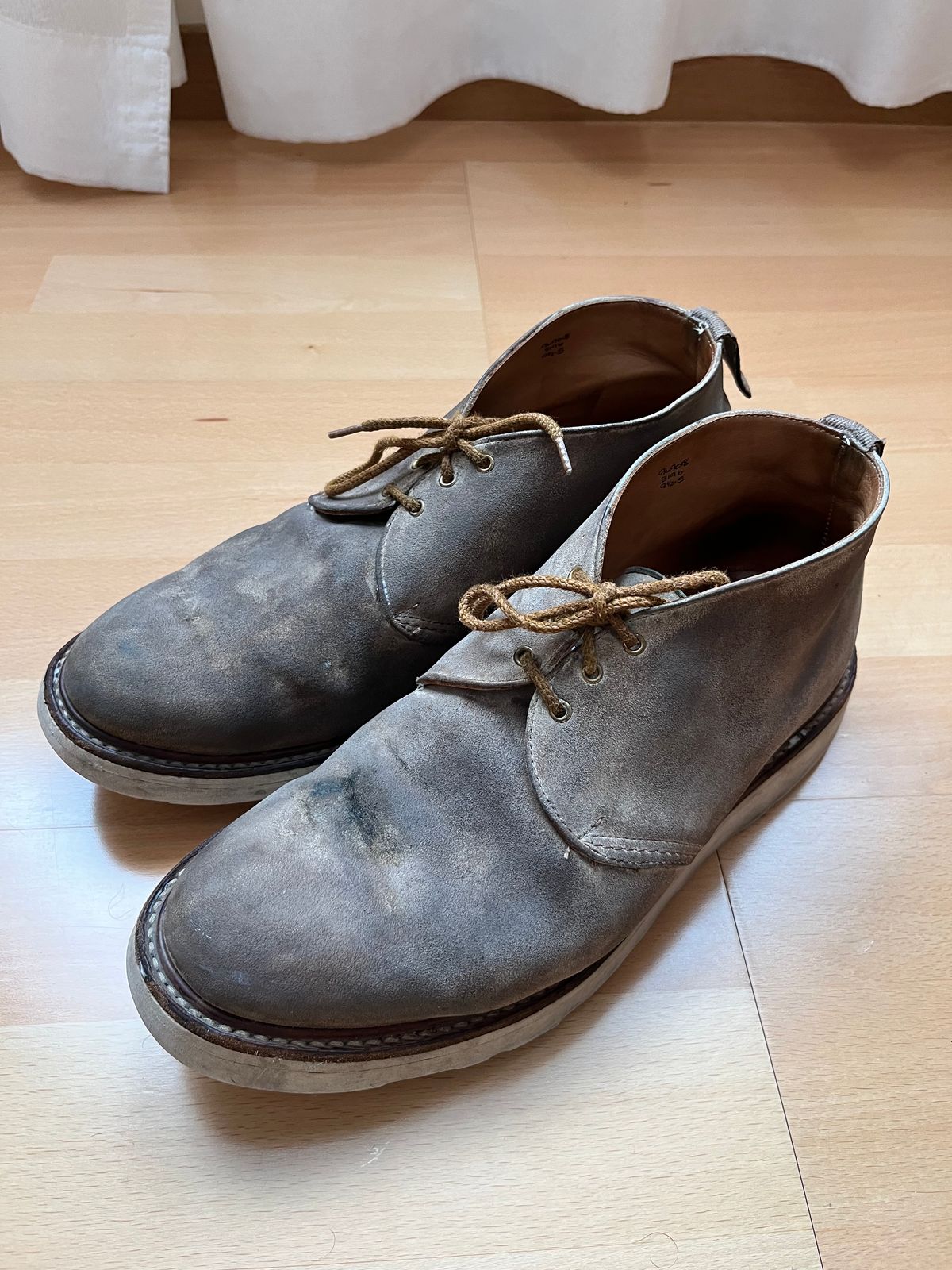 Photo by mr_spud on May 29, 2025 of the Tricker's Mike Chukka Boot in C.F. Stead Peanut Kudu Reverse.