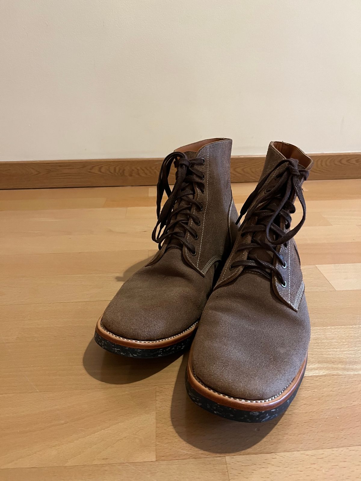 Photo by mr_spud on November 2, 2023 of the Briselblack The Hawk in Horween Natural Chromexcel Roughout.