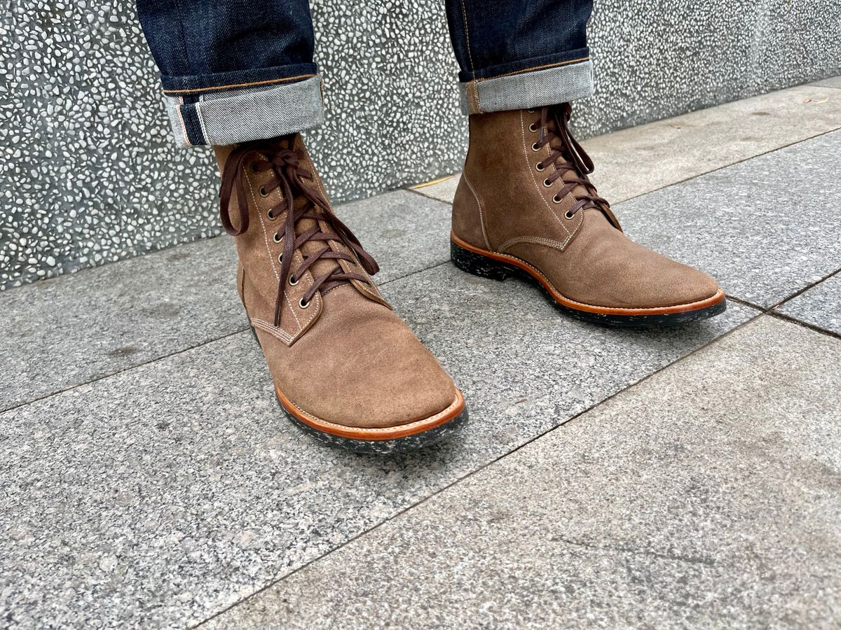 Photo by mr_spud on November 2, 2023 of the Briselblack The Hawk in Horween Natural Chromexcel Roughout.