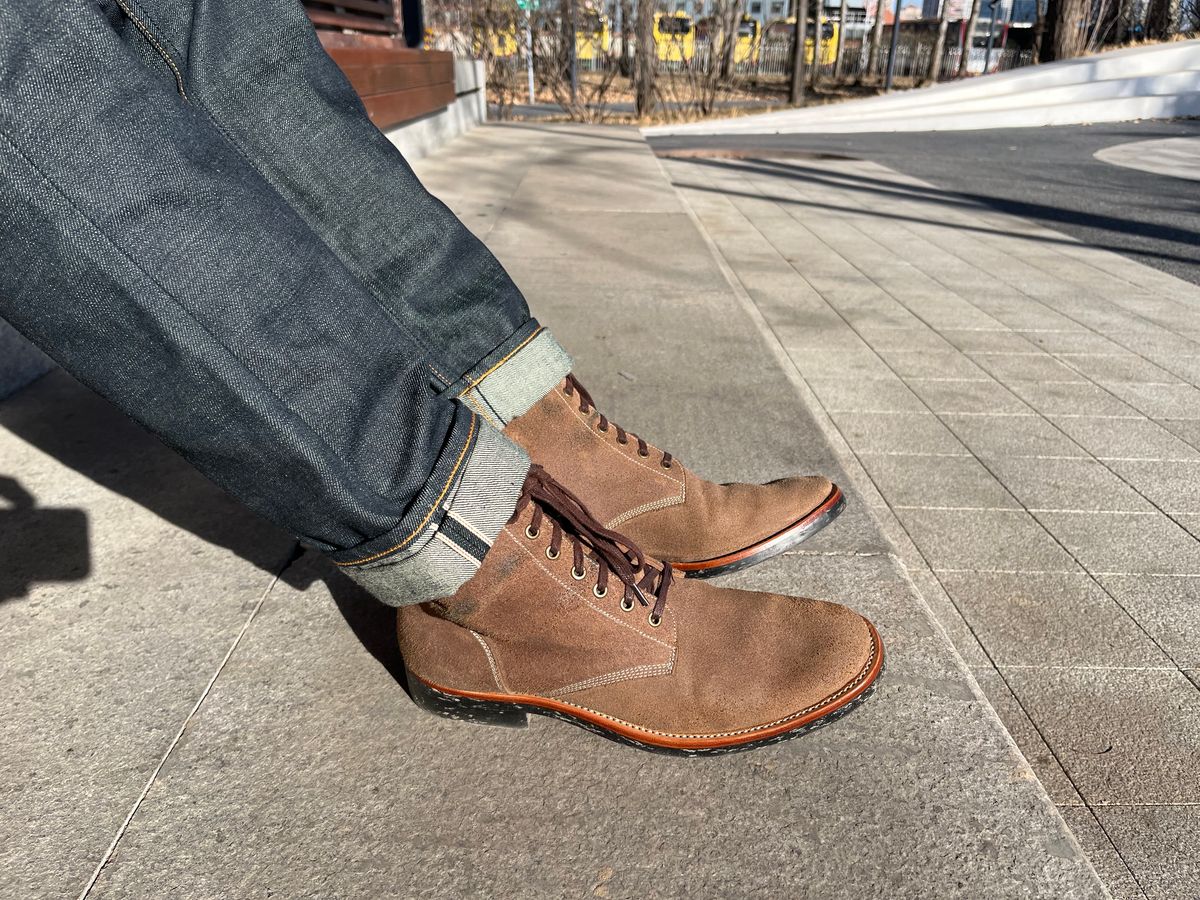 Photo by mr_spud on January 25, 2024 of the Briselblack The Hawk in Horween Natural Chromexcel Roughout.