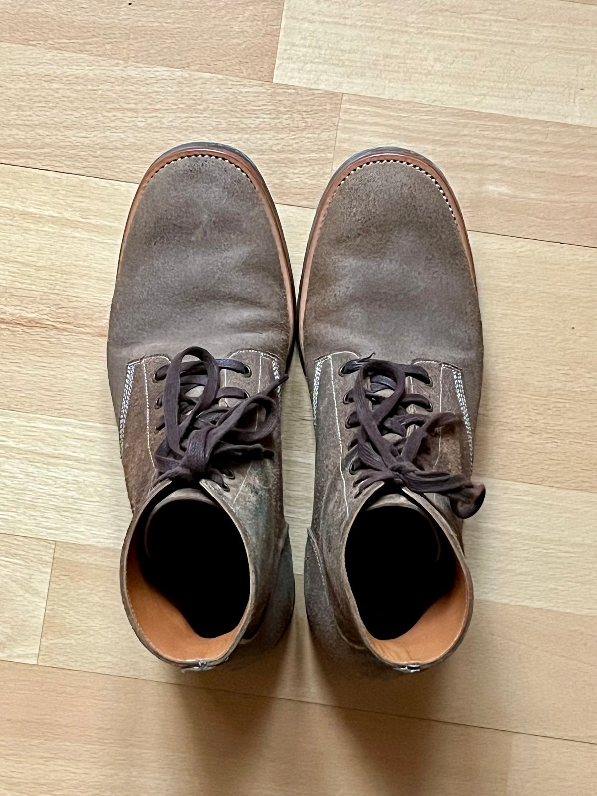 Photo by mr_spud on February 19, 2024 of the Briselblack The Hawk in Horween Natural Chromexcel Roughout.