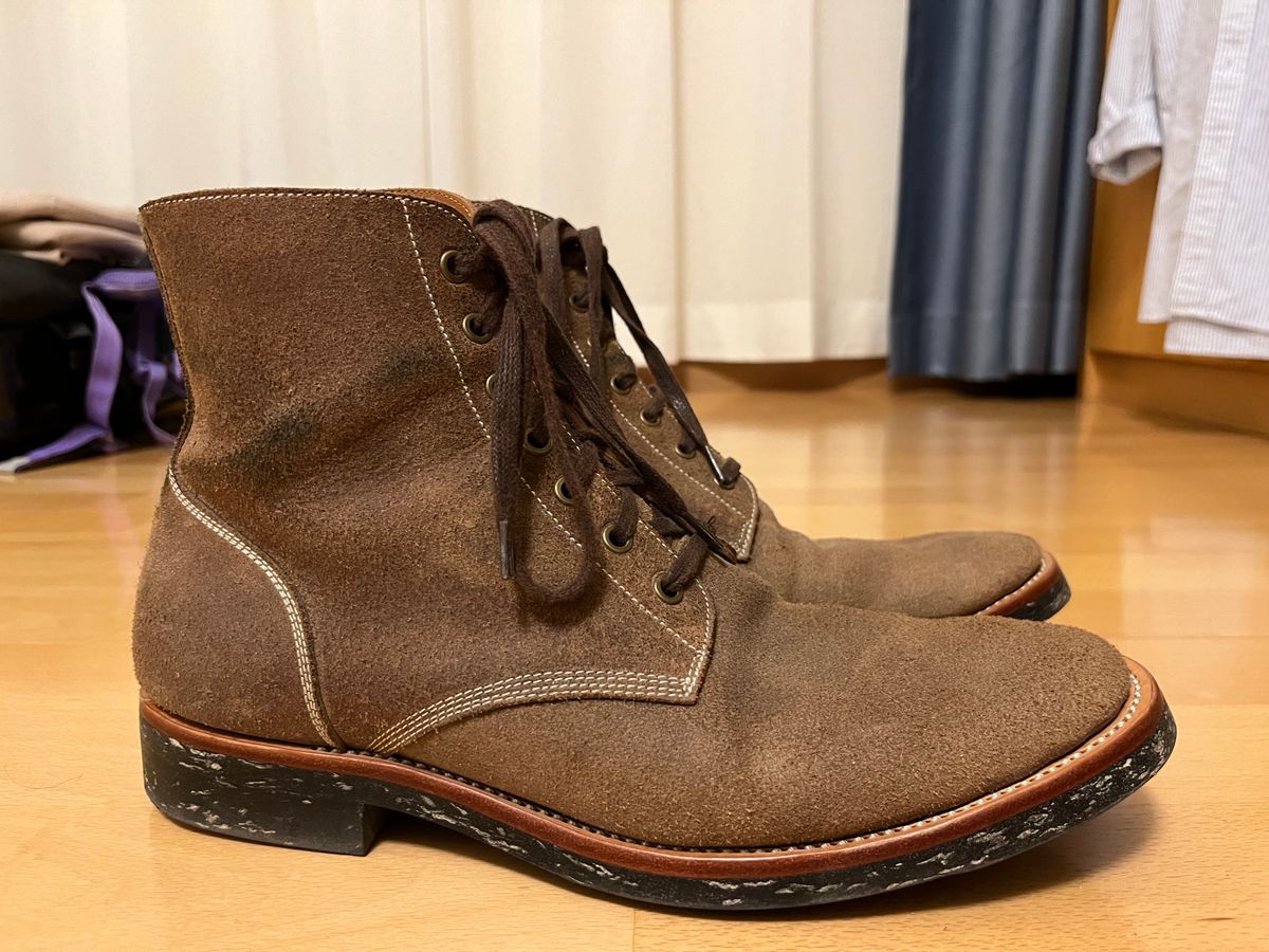 Photo by mr_spud on December 21, 2024 of the Briselblack The Hawk in Horween Natural Chromexcel Roughout.