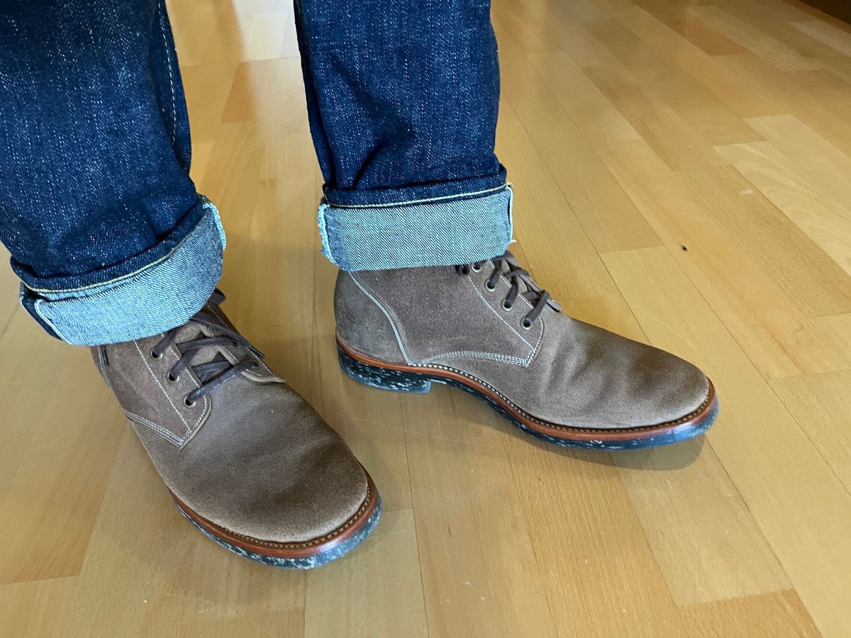 Photo by mr_spud on December 28, 2024 of the Briselblack The Hawk in Horween Natural Chromexcel Roughout.