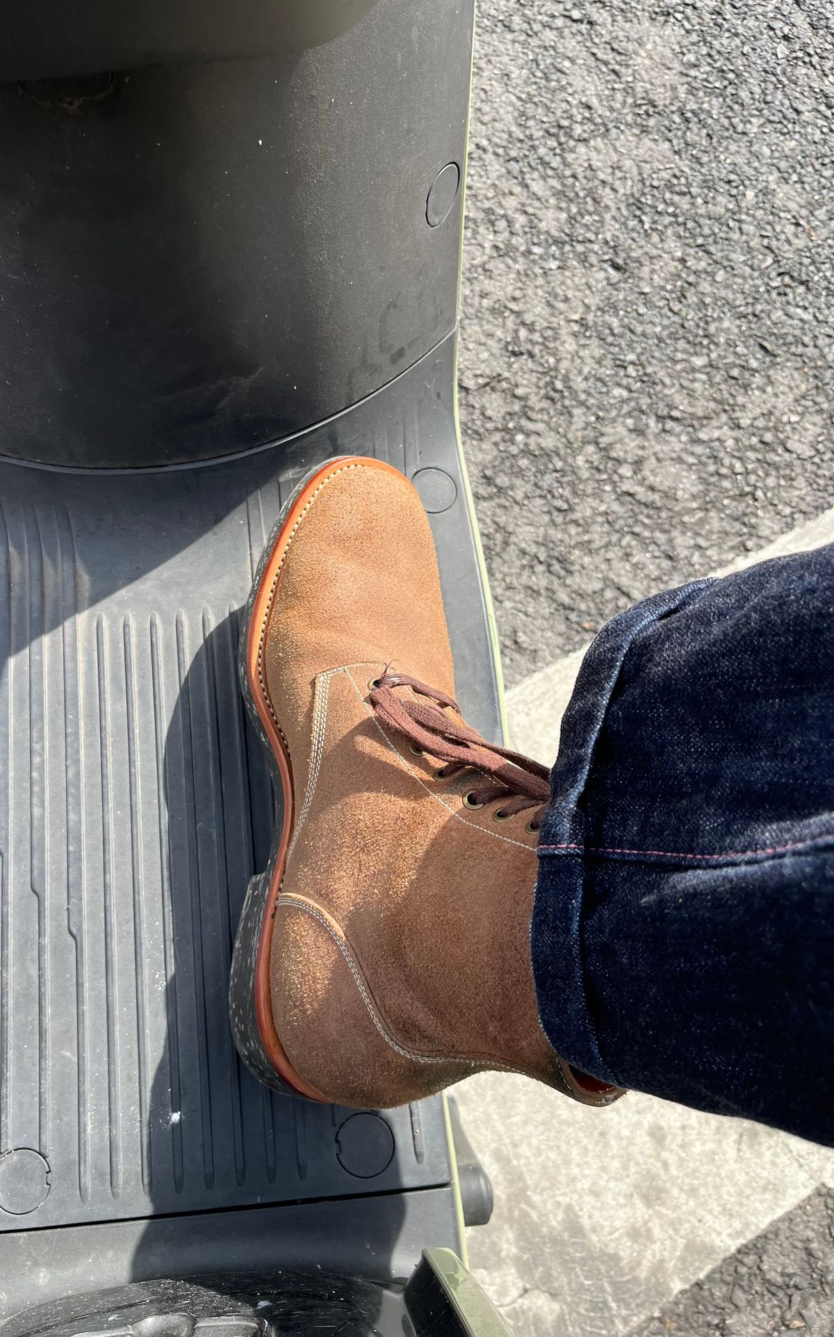 Photo by mr_spud on October 10, 2025 of the Briselblack The Hawk in Horween Natural Chromexcel Roughout.