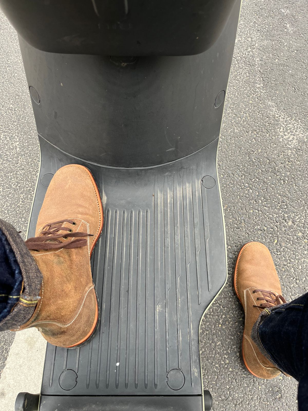 Photo by mr_spud on October 29, 2025 of the Briselblack The Hawk in Horween Natural Chromexcel Roughout.