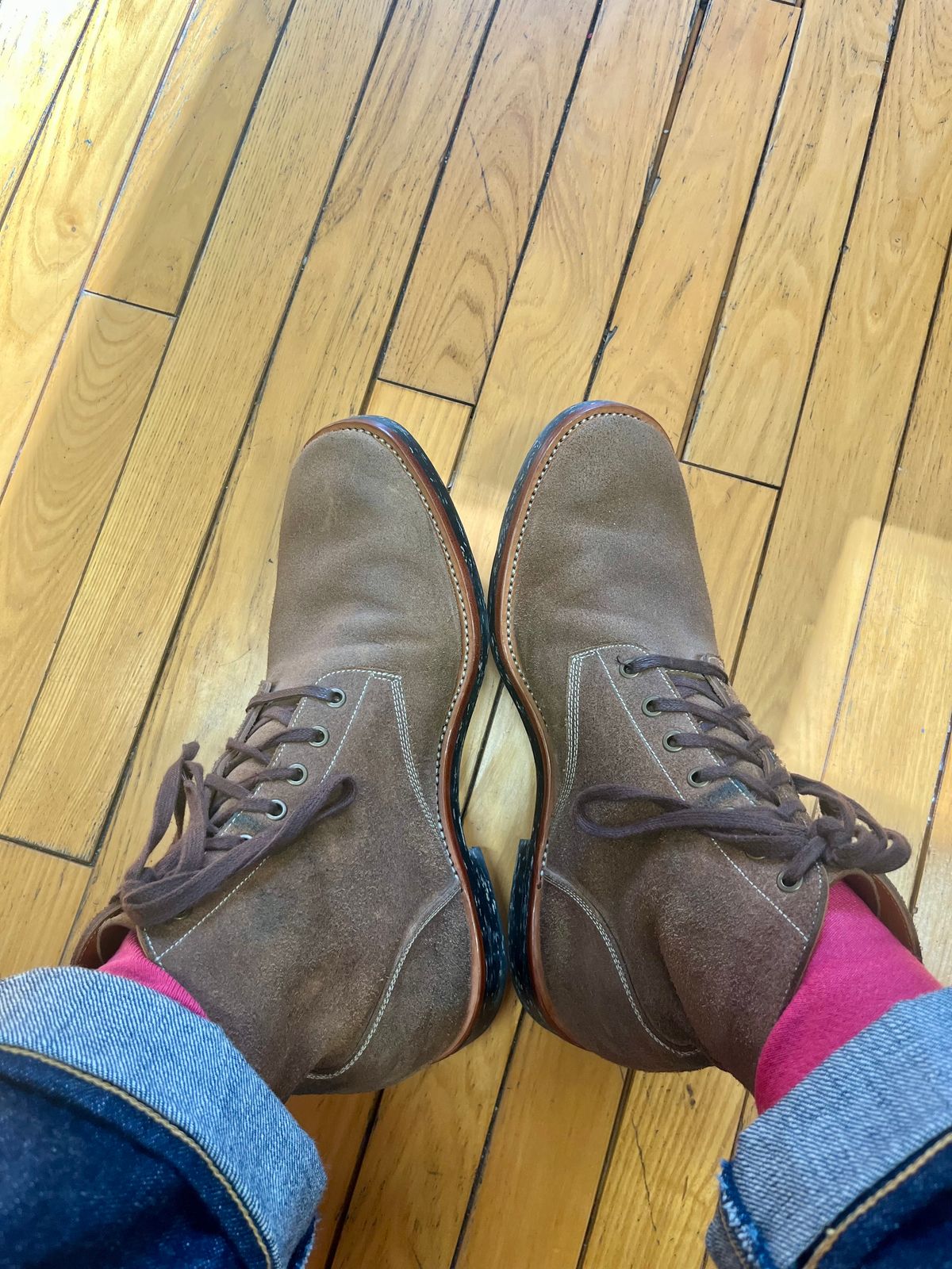 Photo by mr_spud on December 1, 2025 of the Briselblack The Hawk in Horween Natural Chromexcel Roughout.