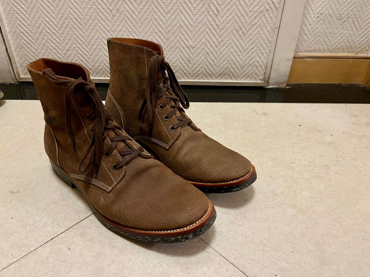 Photo by mr_spud on December 14, 2025 of the Briselblack The Hawk in Horween Natural Chromexcel Roughout.