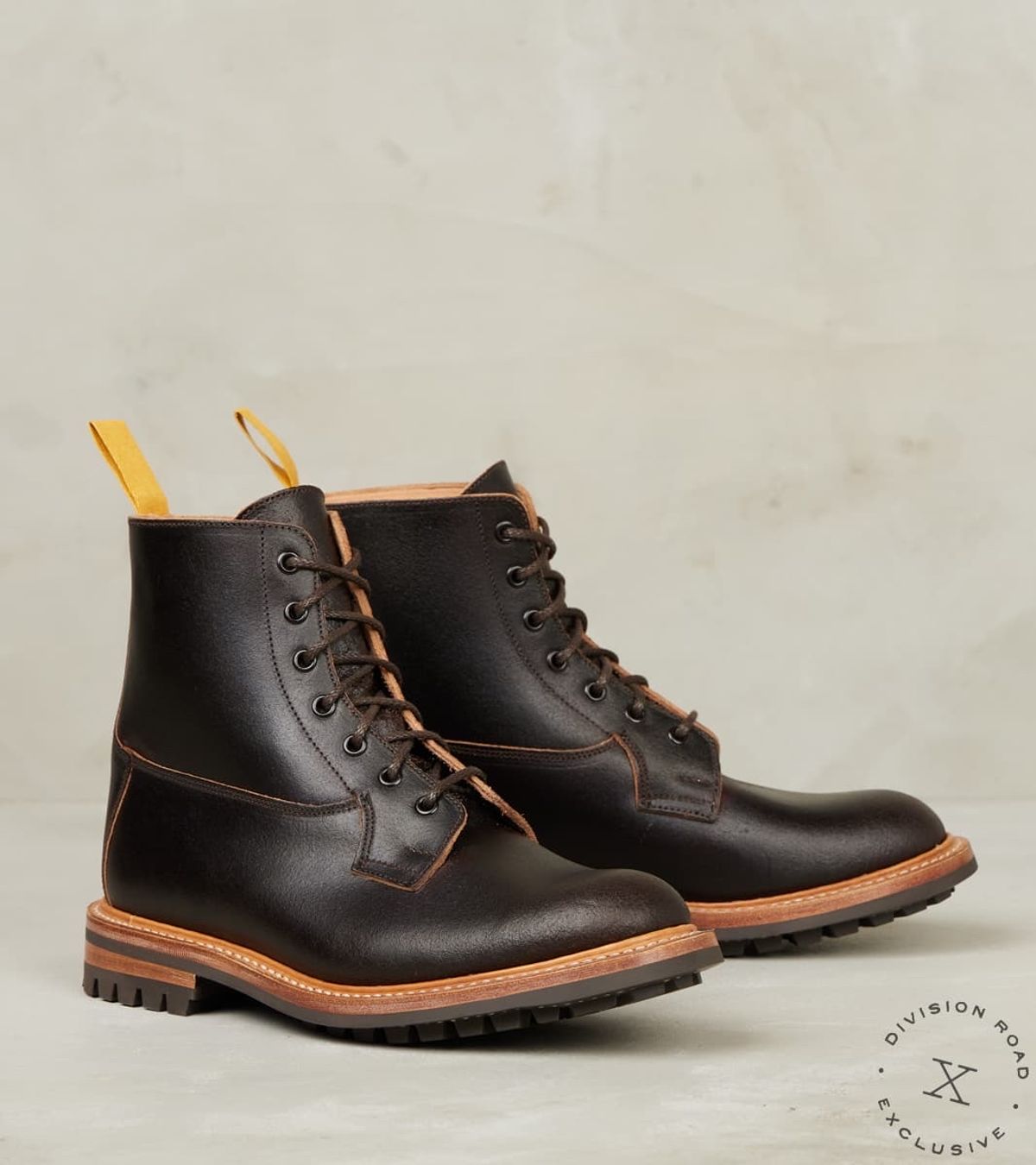 Photo by mr_spud on December 2, 2022 of the Tricker's Burford Plain Derby Boot in Horween Java Waxed Flesh.