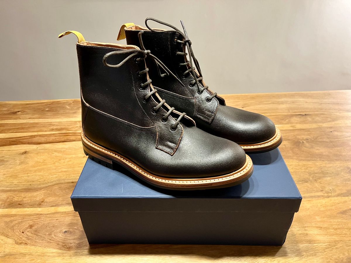 Photo by mr_spud on March 20, 2025 of the Tricker's Burford Plain Derby Boot in Horween Java Waxed Flesh.