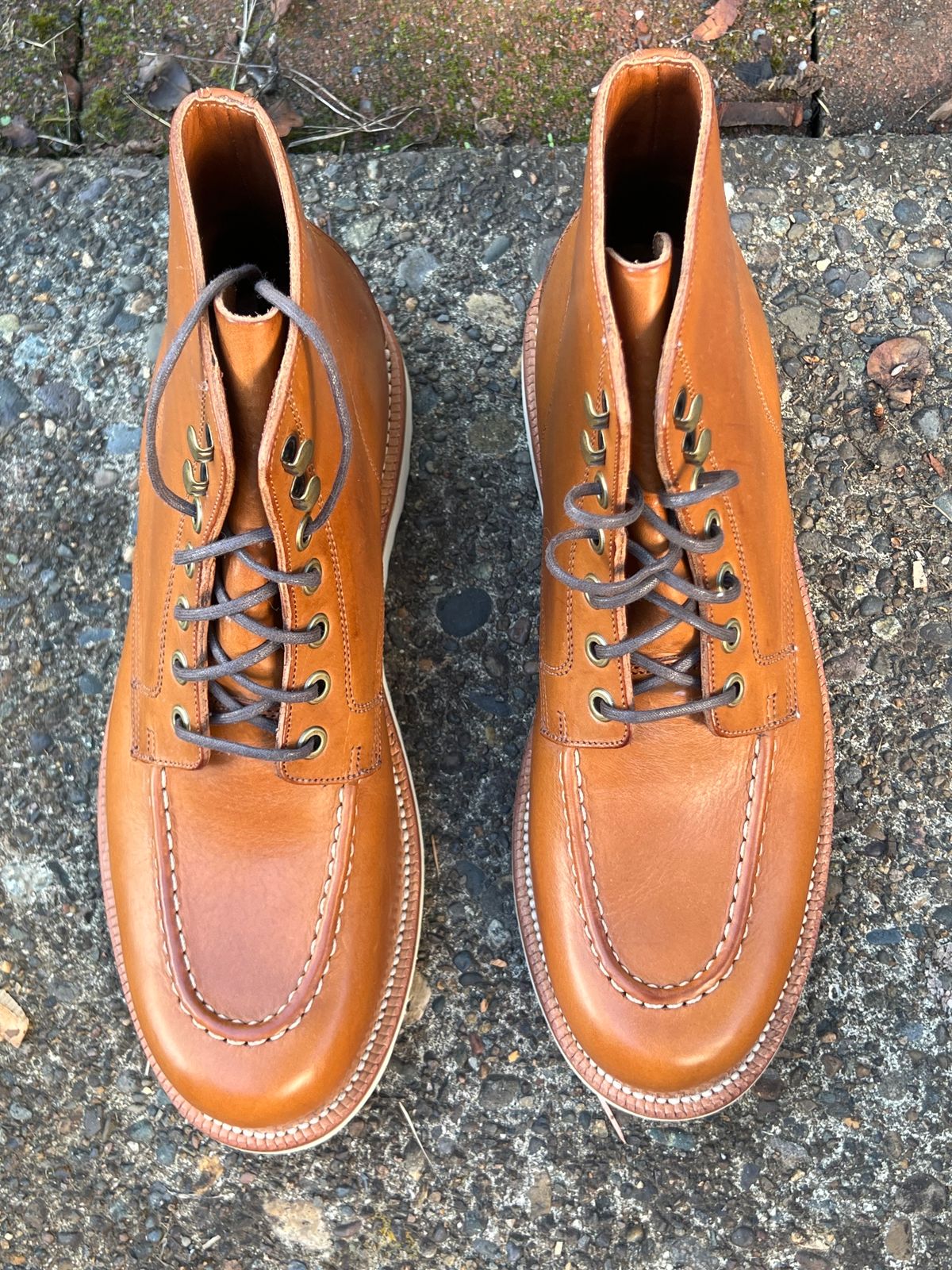 Photo by artvandelay on October 3, 2023 of the Grant Stone Brass Boot in Badalassi Carlo Saddle Tan Minerva.
