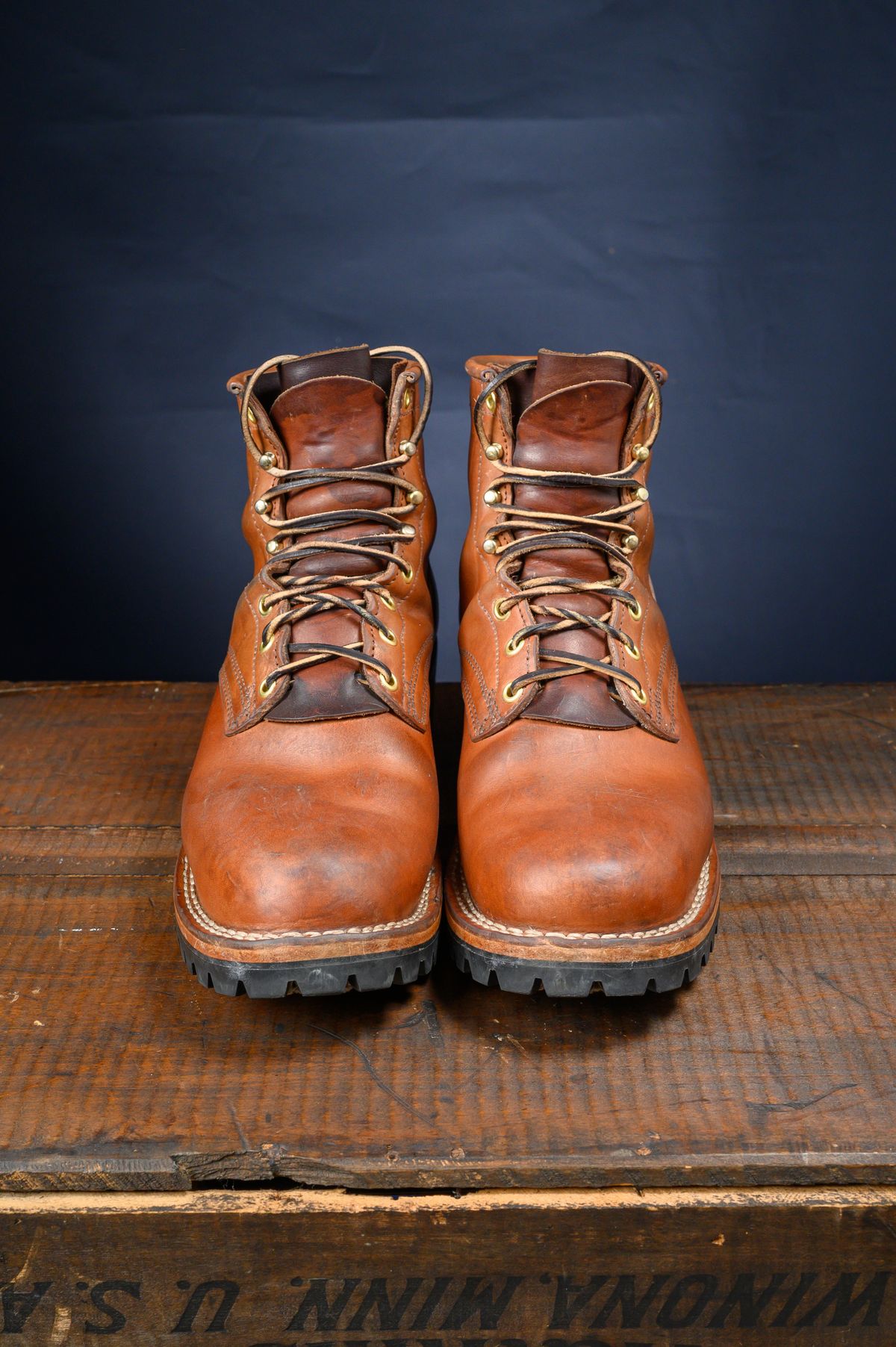 Photo by CarmineJackLeather on February 4, 2024 of the Frank's Boots Wilshire in J&FJ Baker Natural Oak Bark Tanned Harness.