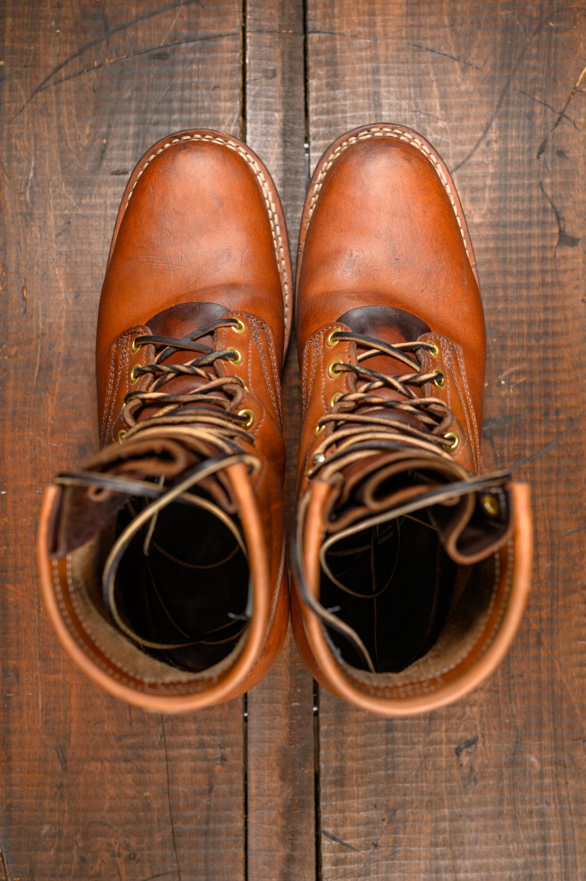 Photo by CarmineJackLeather on February 4, 2024 of the Frank's Boots Wilshire in J&FJ Baker Natural Oak Bark Tanned Harness.