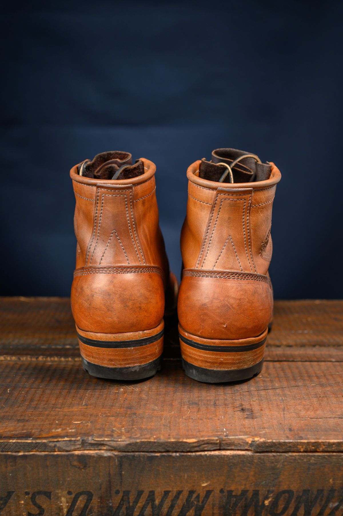 Photo by CarmineJackLeather on March 5, 2024 of the Frank's Boots Wilshire in J&FJ Baker Natural Oak Bark Tanned Harness.