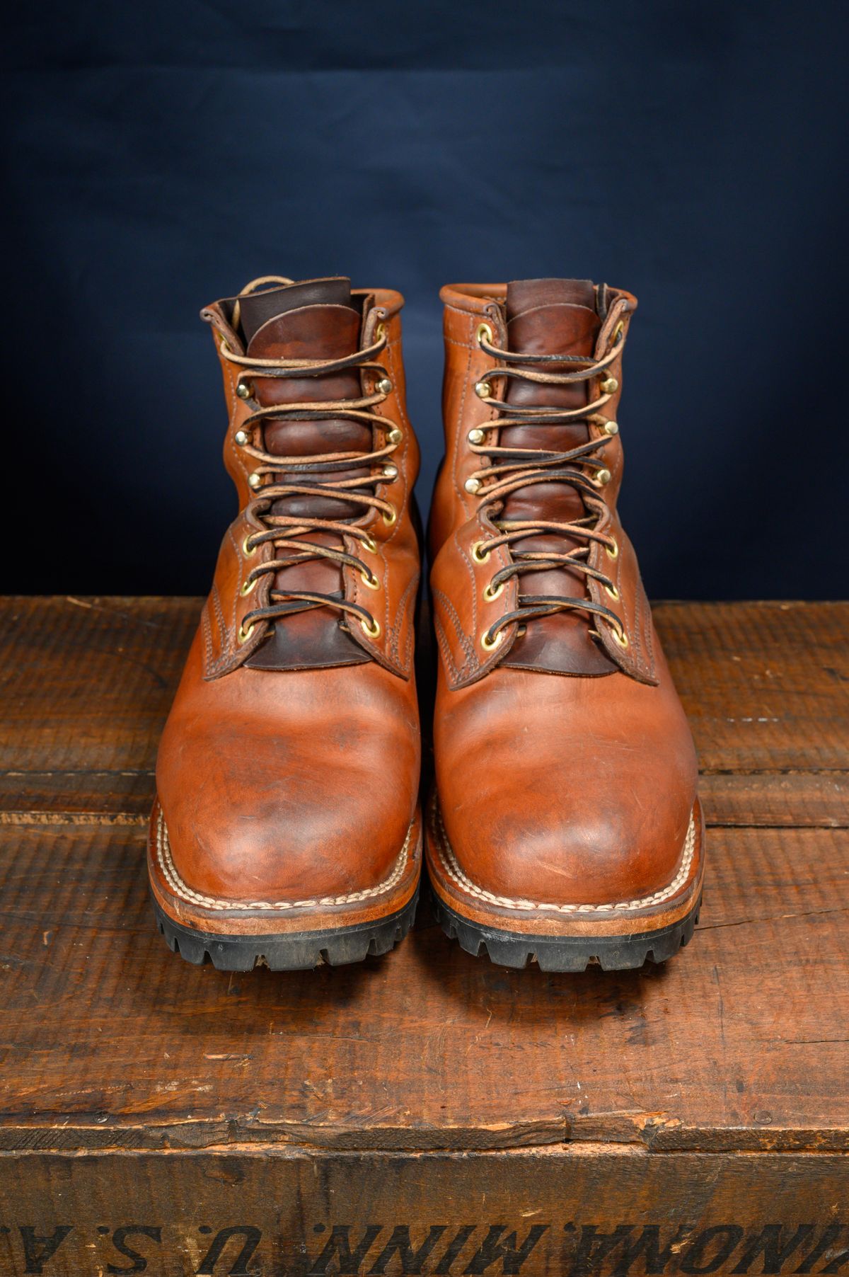 Photo by CarmineJackLeather on March 5, 2024 of the Frank's Boots Wilshire in J&FJ Baker Natural Oak Bark Tanned Harness.