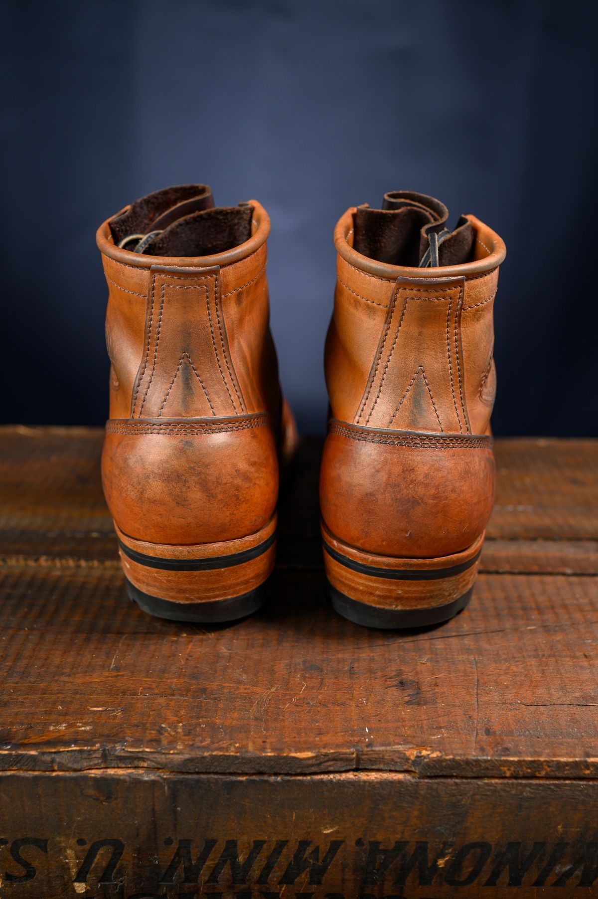 Photo by CarmineJackLeather on April 5, 2024 of the Frank's Boots Wilshire in J&FJ Baker Natural Oak Bark Tanned Harness.