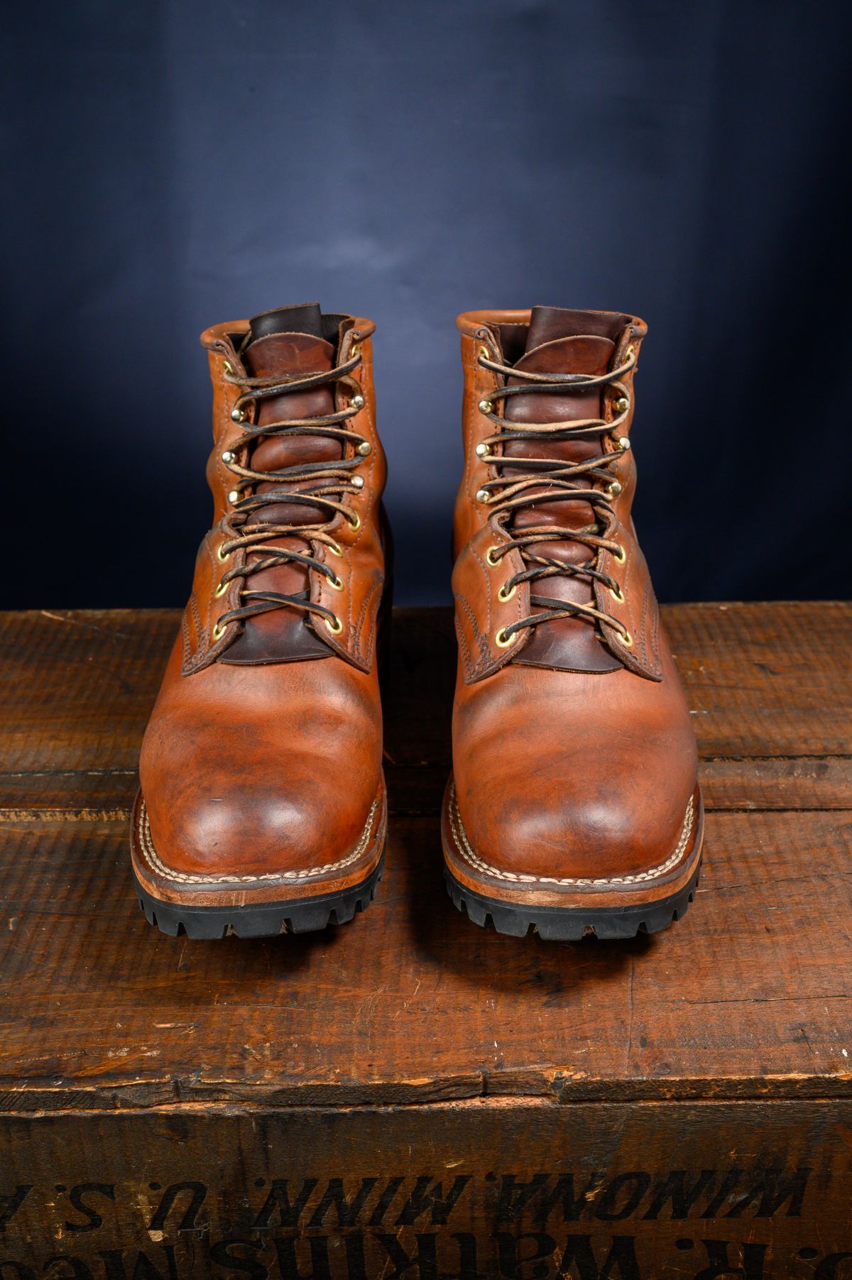 Photo by CarmineJackLeather on April 5, 2024 of the Frank's Boots Wilshire in J&FJ Baker Natural Oak Bark Tanned Harness.