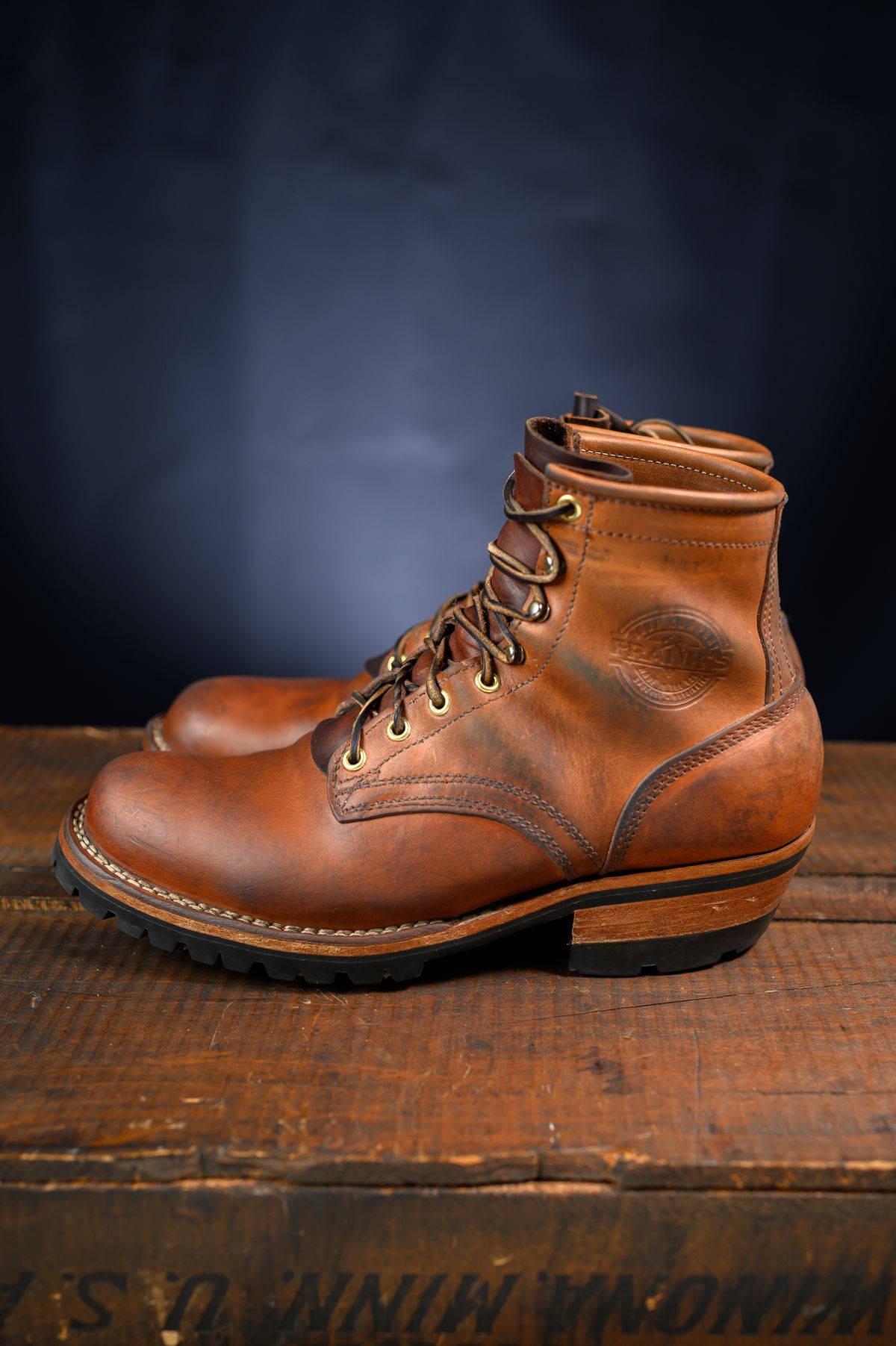 Photo by CarmineJackLeather on April 5, 2024 of the Frank's Boots Wilshire in J&FJ Baker Natural Oak Bark Tanned Harness.