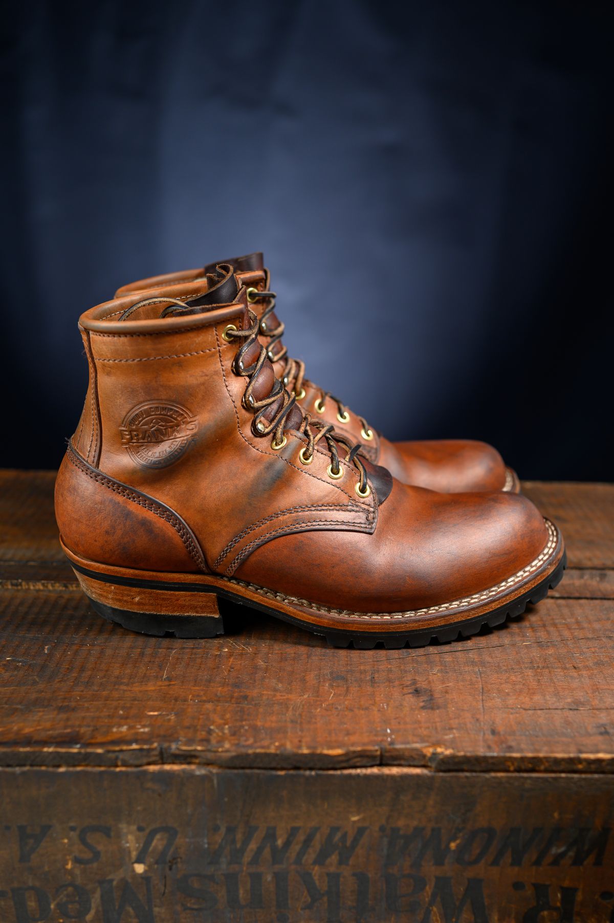 Photo by CarmineJackLeather on April 5, 2024 of the Frank's Boots Wilshire in J&FJ Baker Natural Oak Bark Tanned Harness.