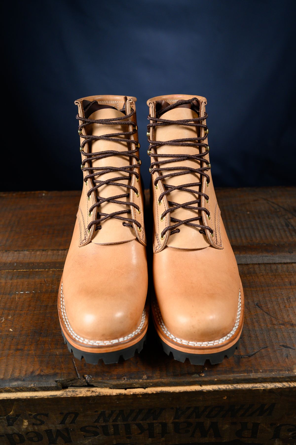 Photo by CarmineJackLeather on October 8, 2023 of the Frank's Boots Wilshire in J&FJ Baker Natural Oak Bark Tanned Harness.