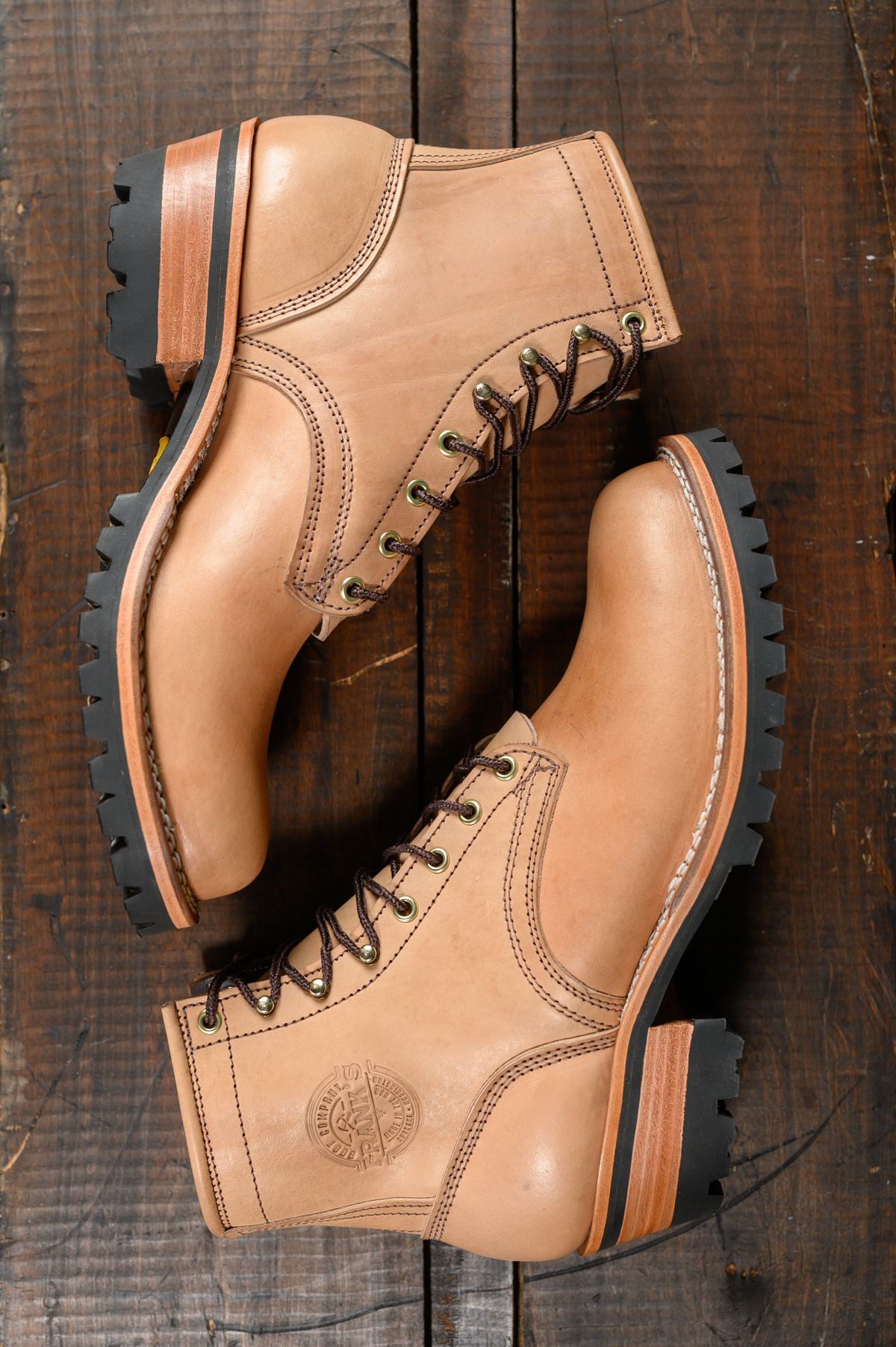 Photo by CarmineJackLeather on October 8, 2023 of the Frank's Boots Wilshire in J&FJ Baker Natural Oak Bark Tanned Harness.