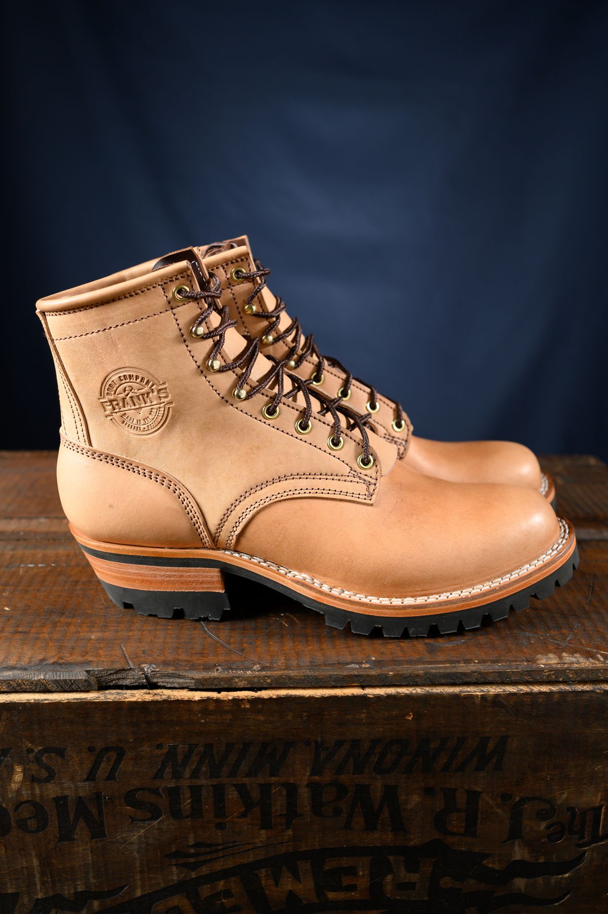Photo by CarmineJackLeather on October 8, 2023 of the Frank's Boots Wilshire in J&FJ Baker Natural Oak Bark Tanned Harness.