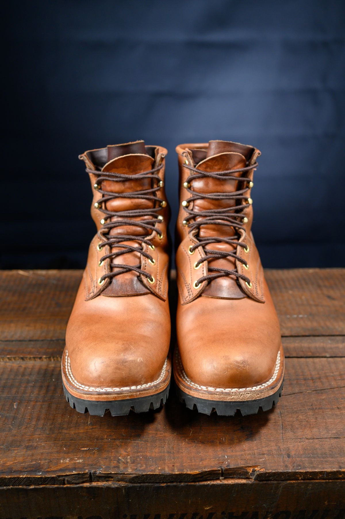 Photo by CarmineJackLeather on November 5, 2023 of the Frank's Boots Wilshire in J&FJ Baker Natural Oak Bark Tanned Harness.